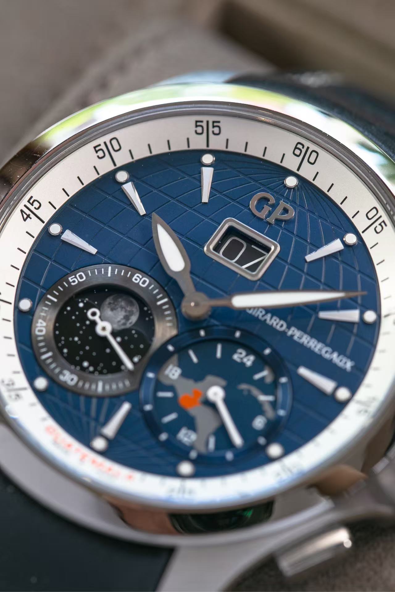Girard Perregaux 49655-11-1528HB4A detail 1