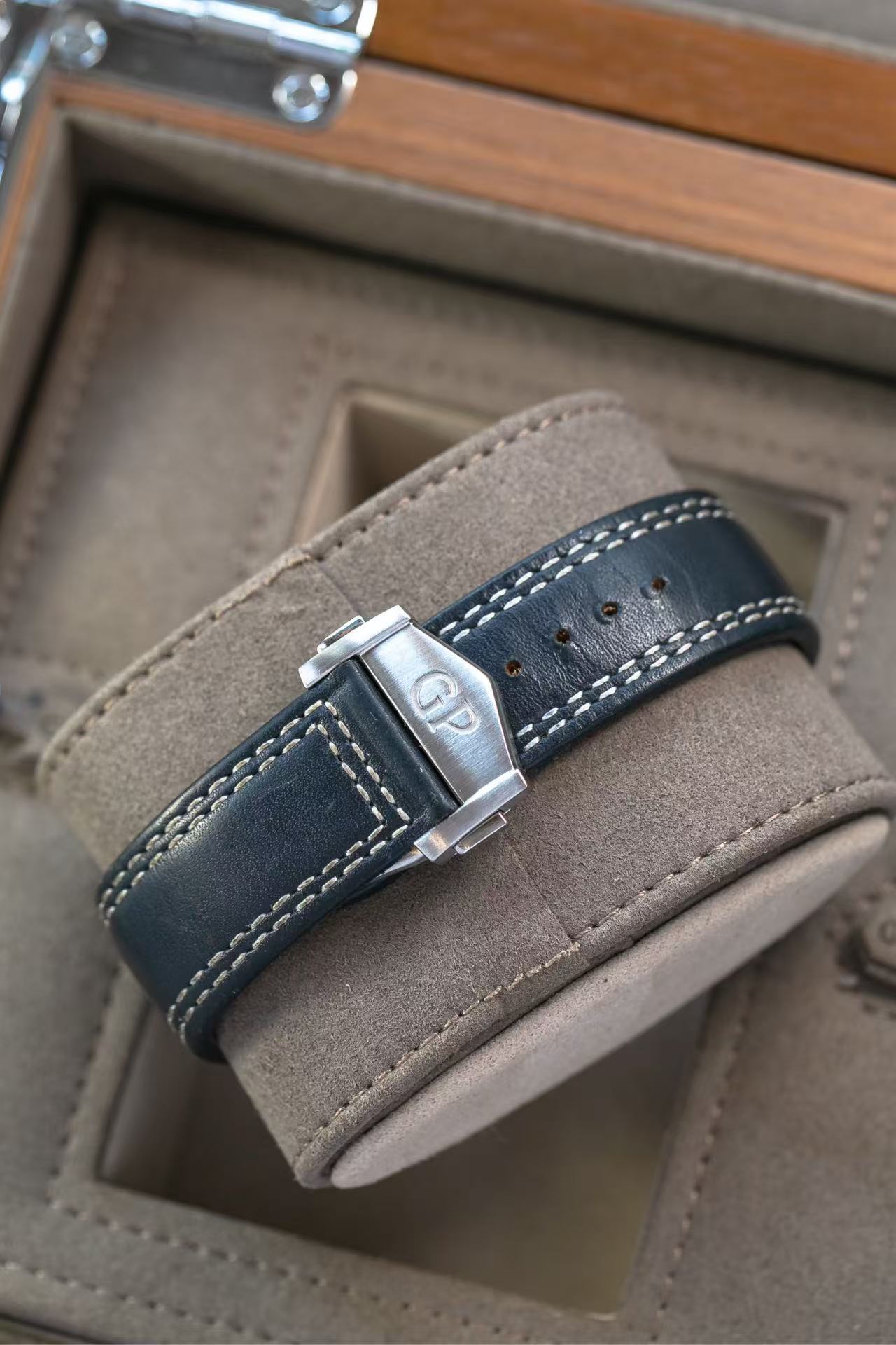 Girard Perregaux 49655-11-1528HB4A detail 5