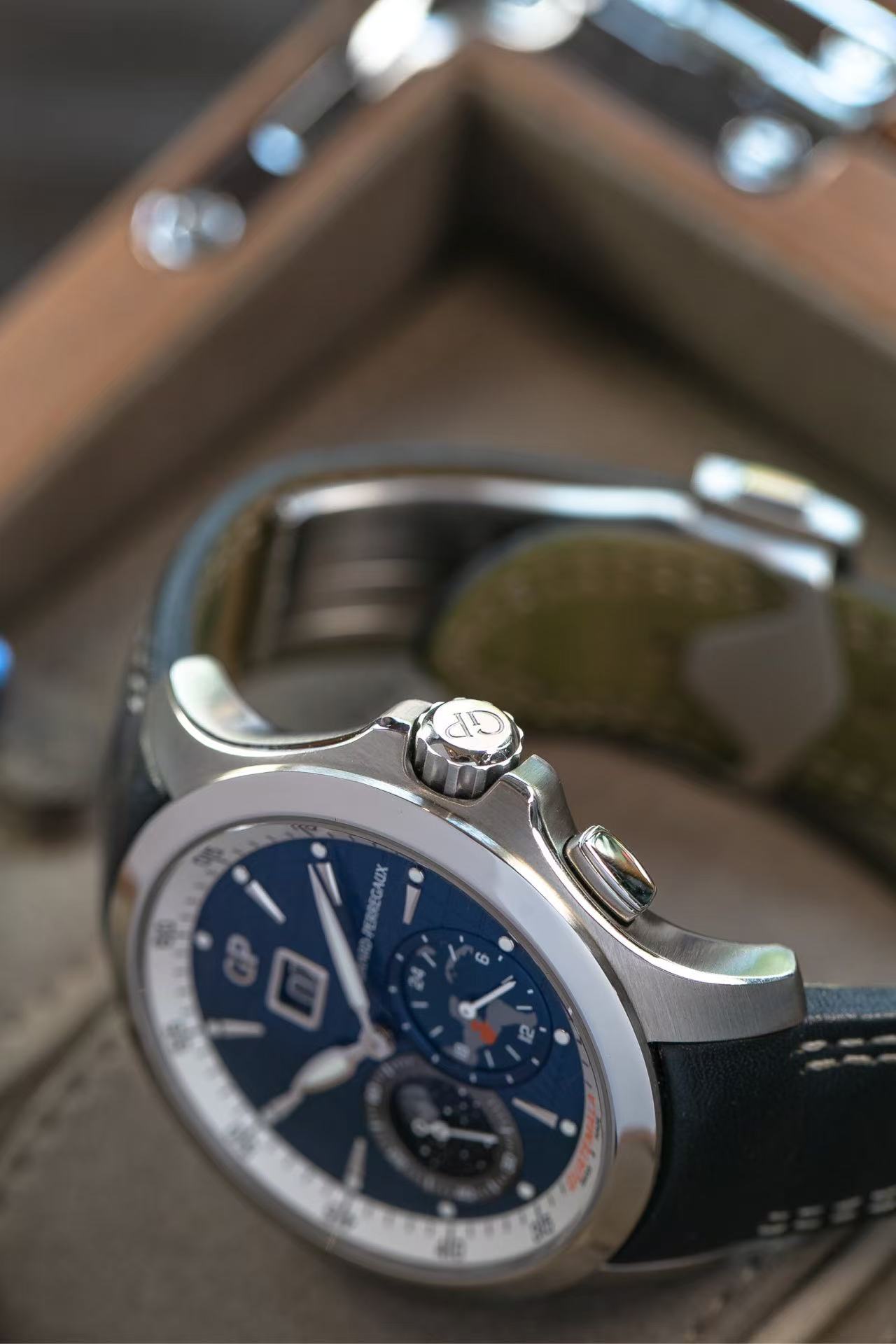Girard Perregaux 49655-11-1528HB4A detail 3