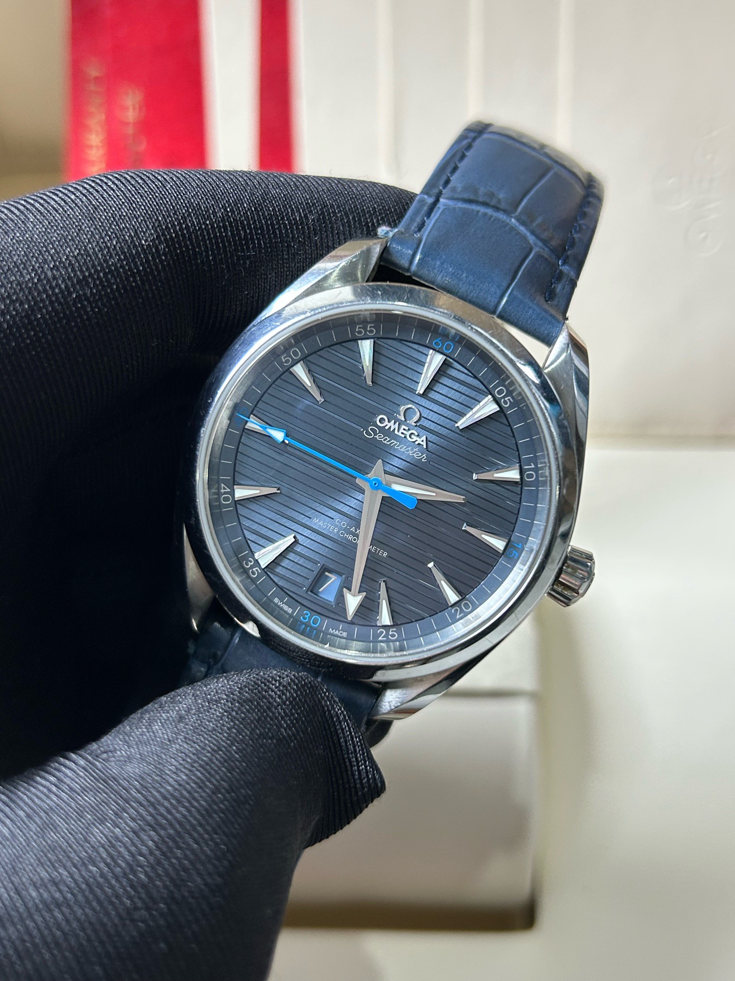 Omega 220.12.41.21.03.002 detail 2