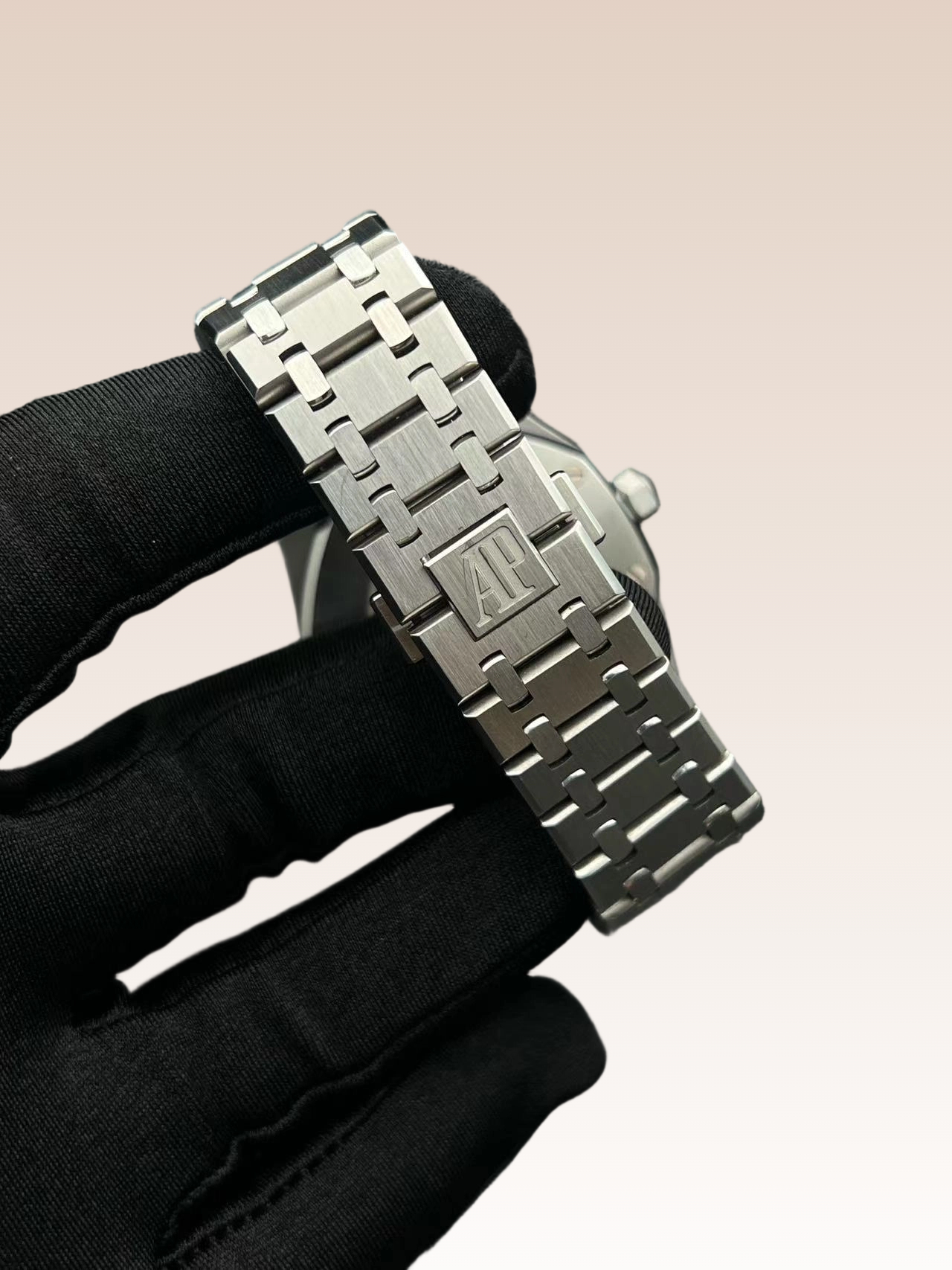 Audemars Piguet 15400ST detail 2
