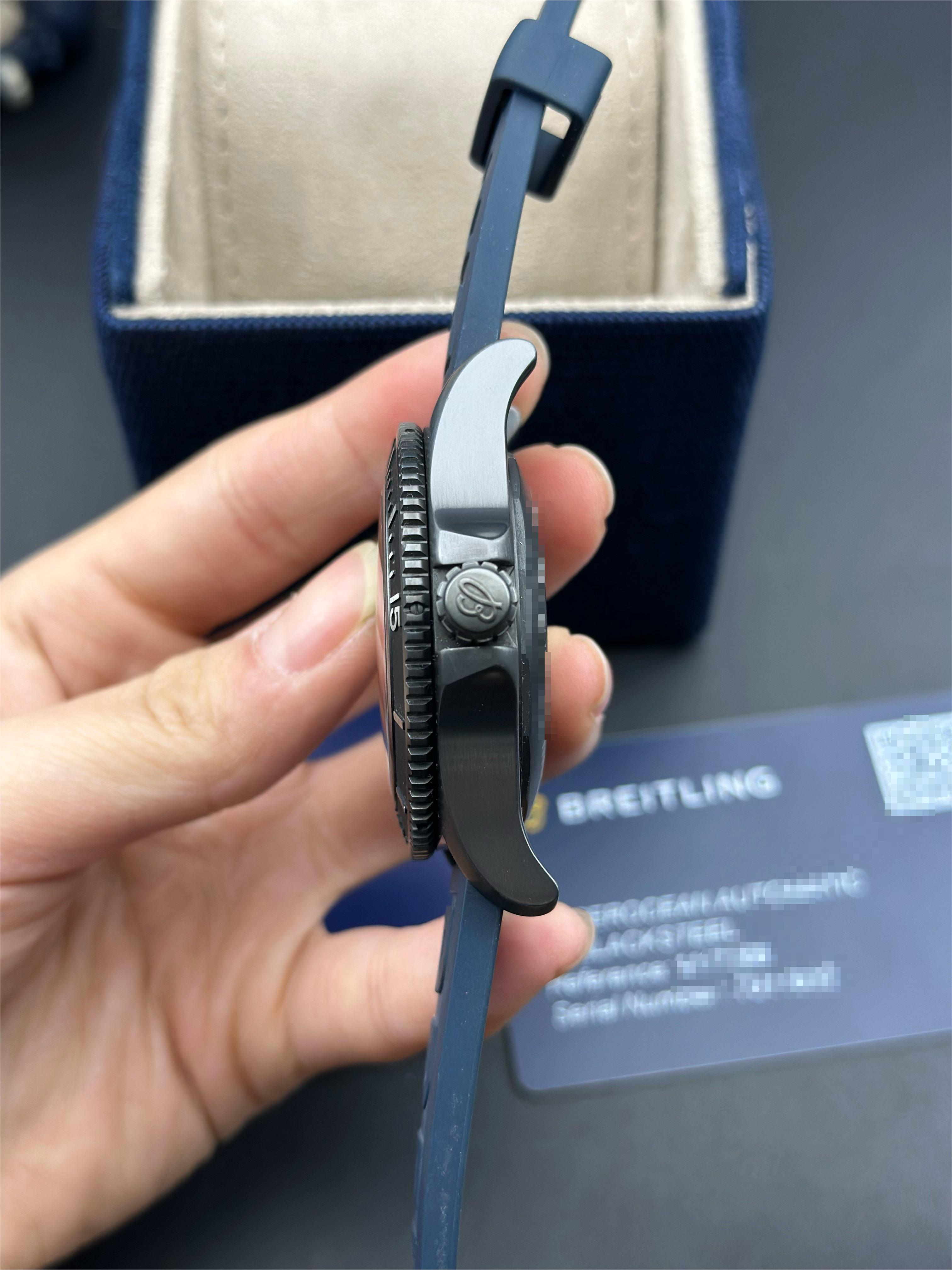 Breitling M17368D71C1S1 detail 3