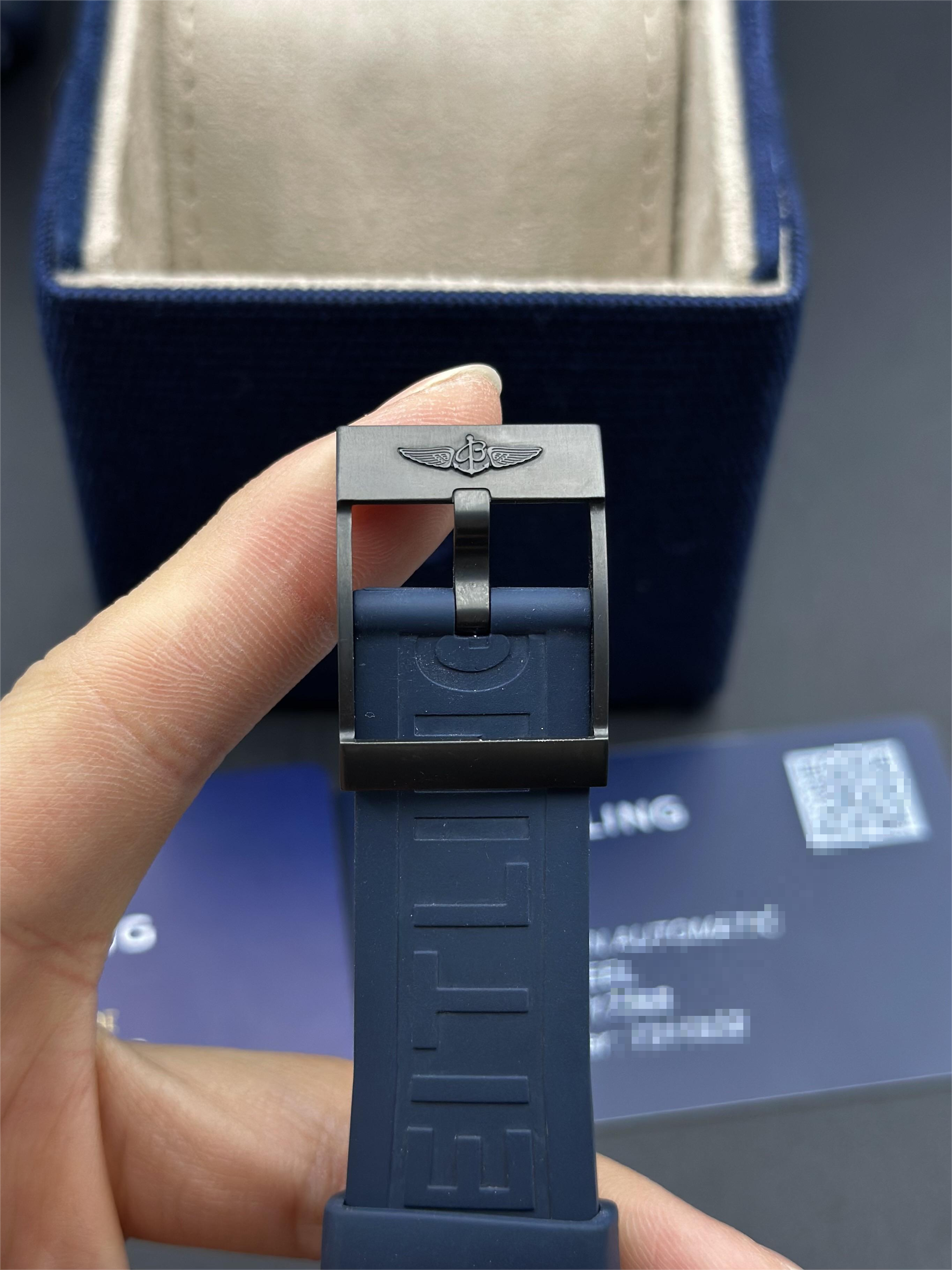Breitling M17368D71C1S1 detail 4