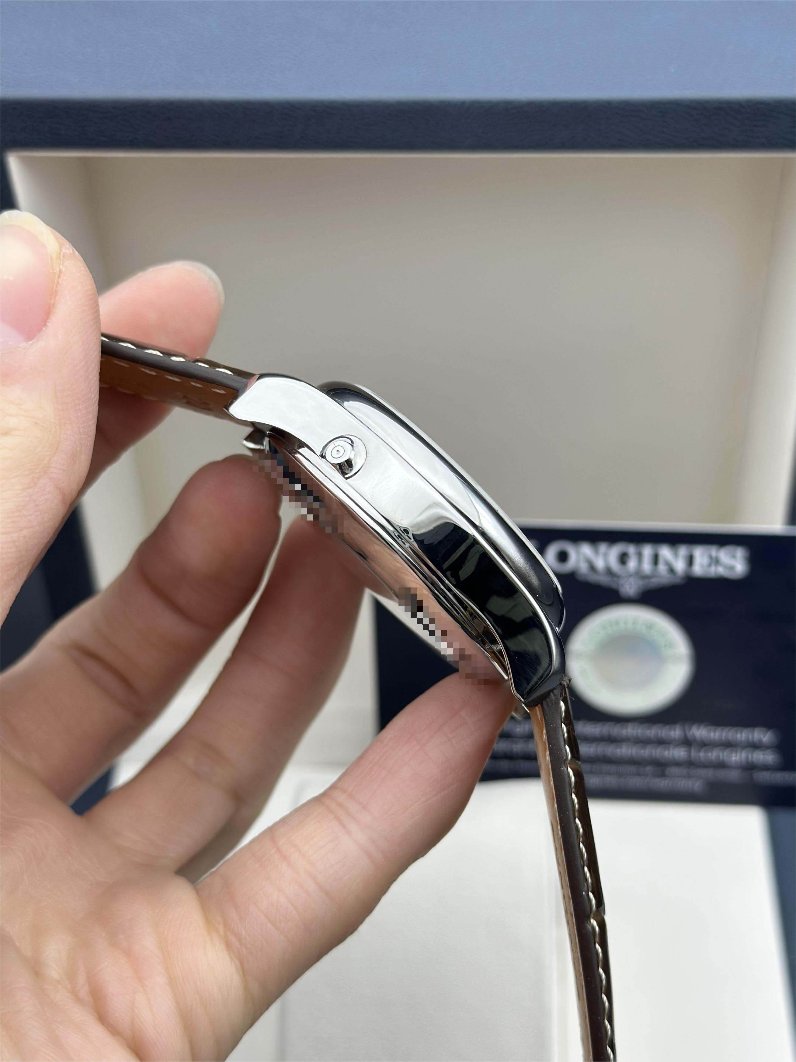 Longines L2.714.4.71.3 detail 2