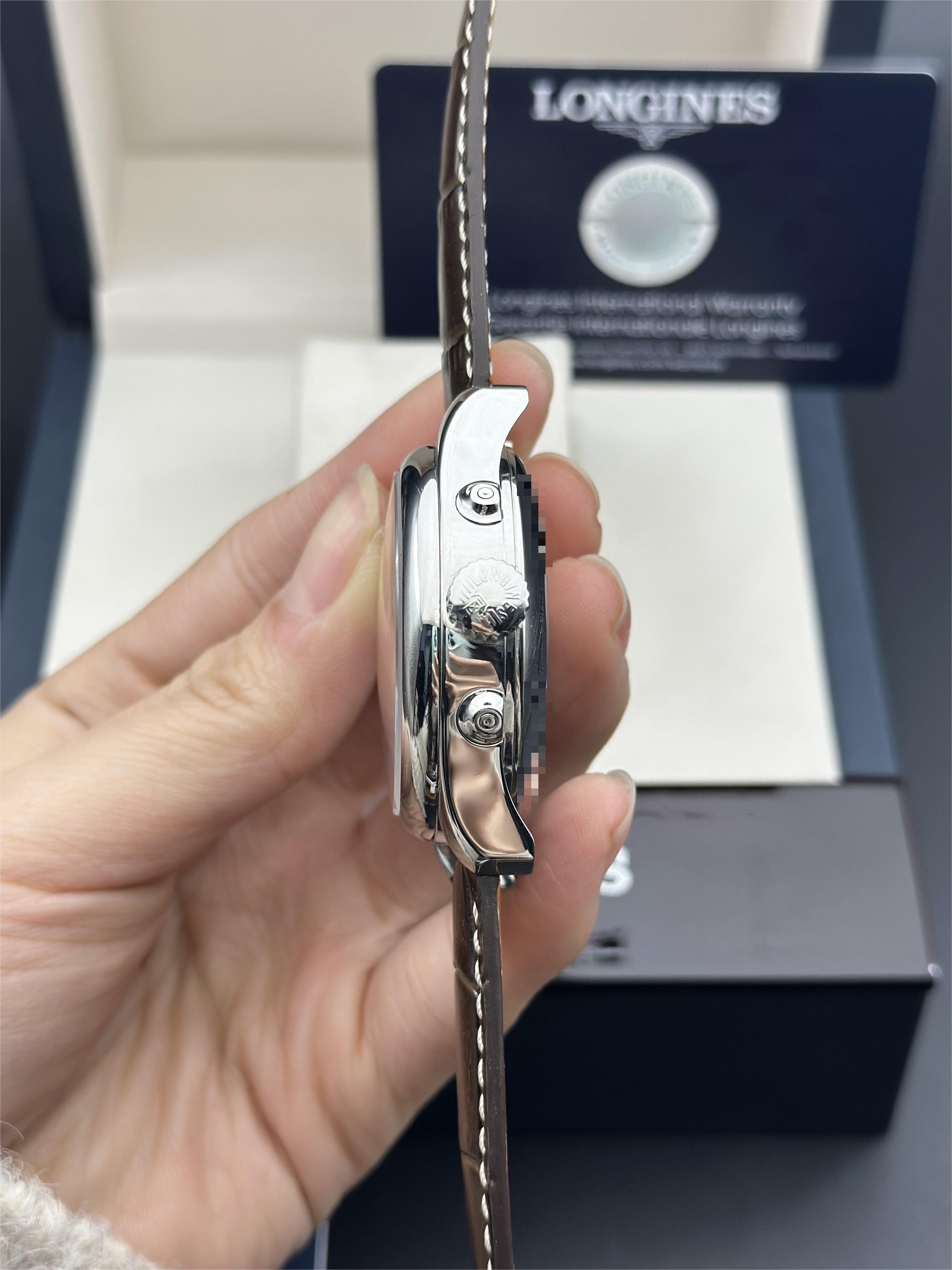 Longines L2.714.4.71.3 detail 3