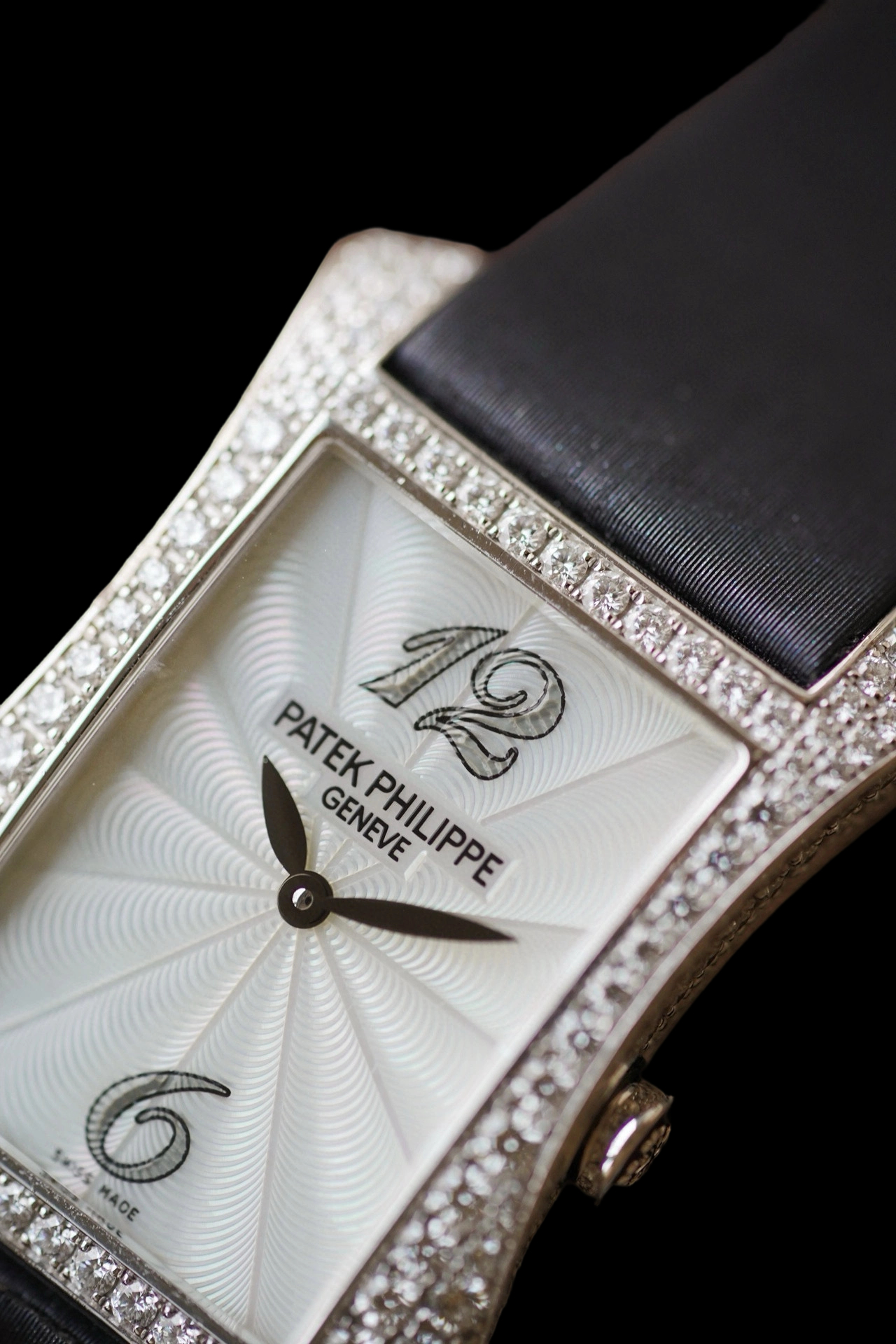 Patek Philippe 4973G detail 2