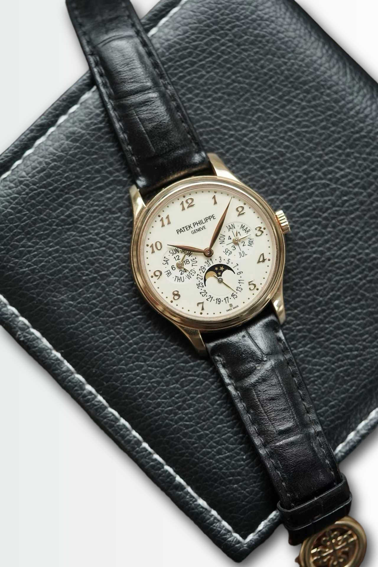 Patek Philippe 5327J detail 4