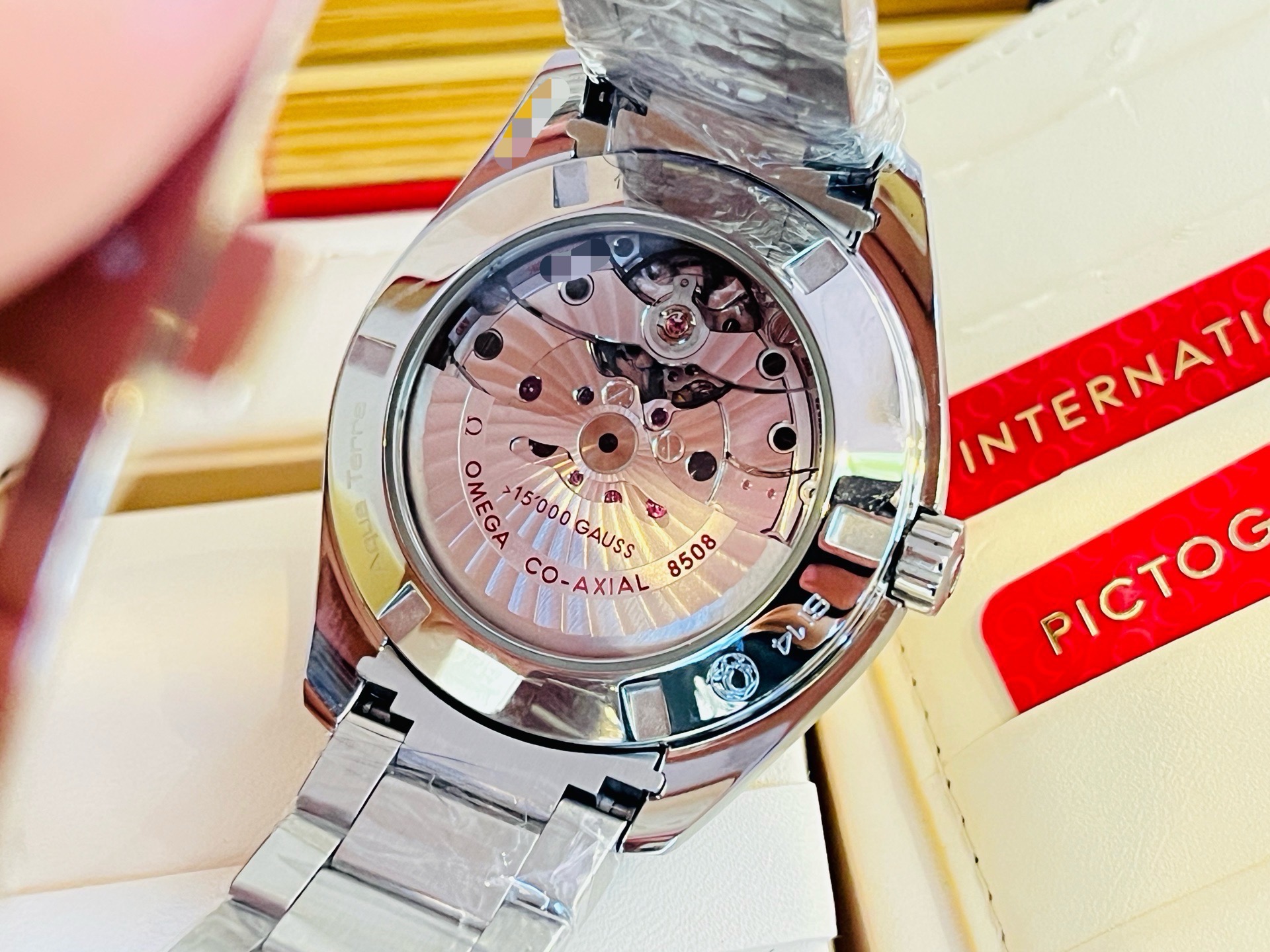 Omega 231.10.42.21.01.002 detail 5