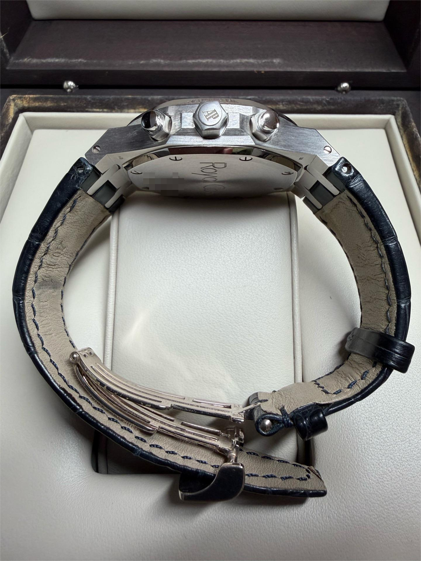Audemars Piguet 26022BC detail 3