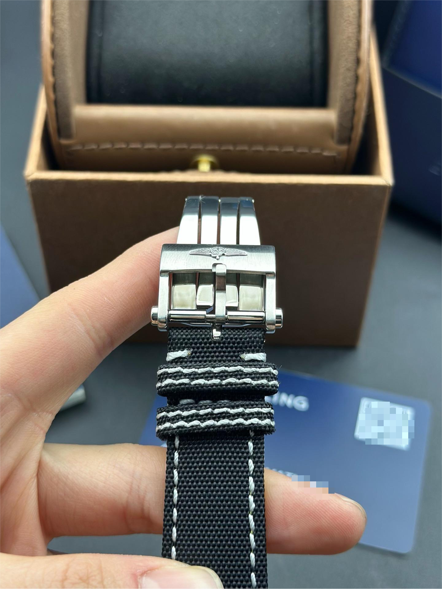 Breitling A17318101B1X2 detail 3