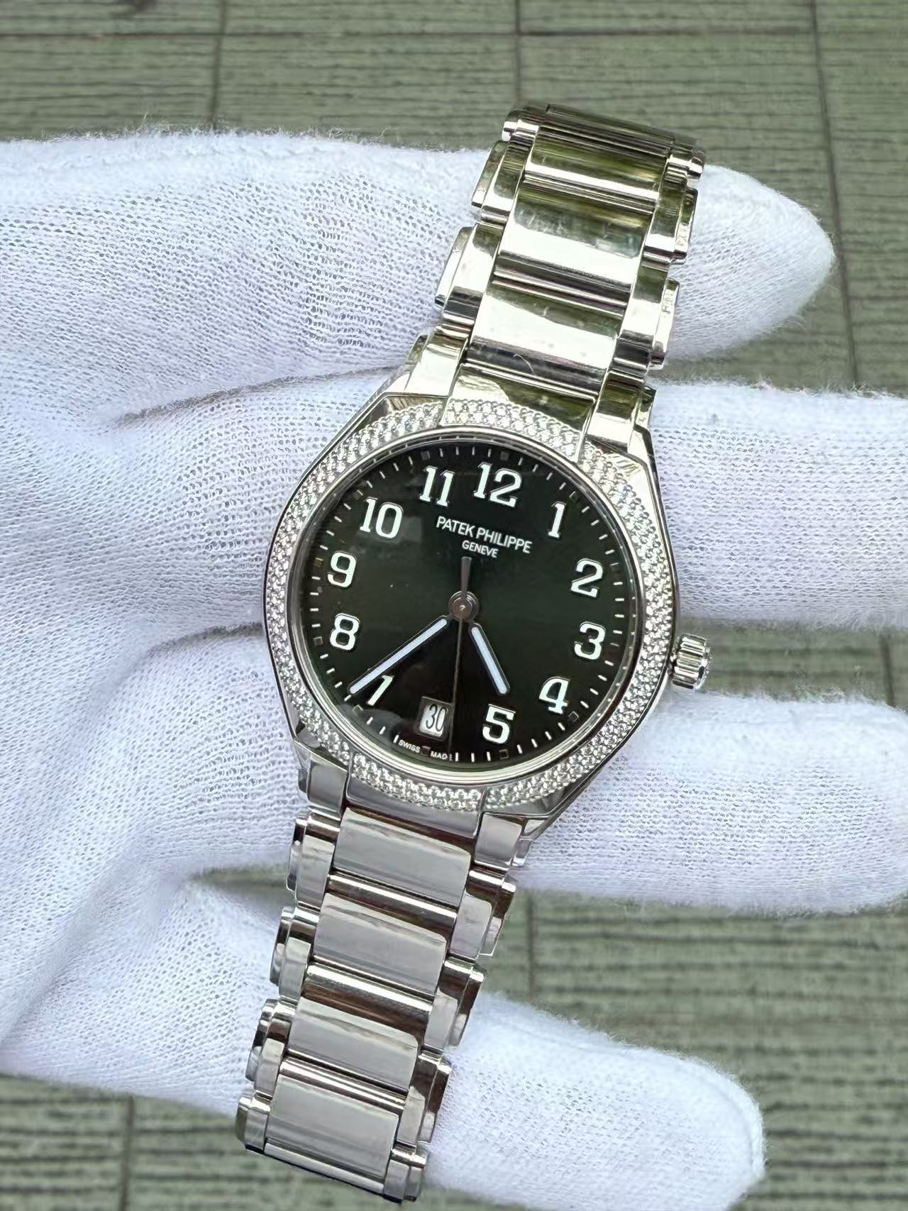 Patek Philippe 7300 / 1200A-011
