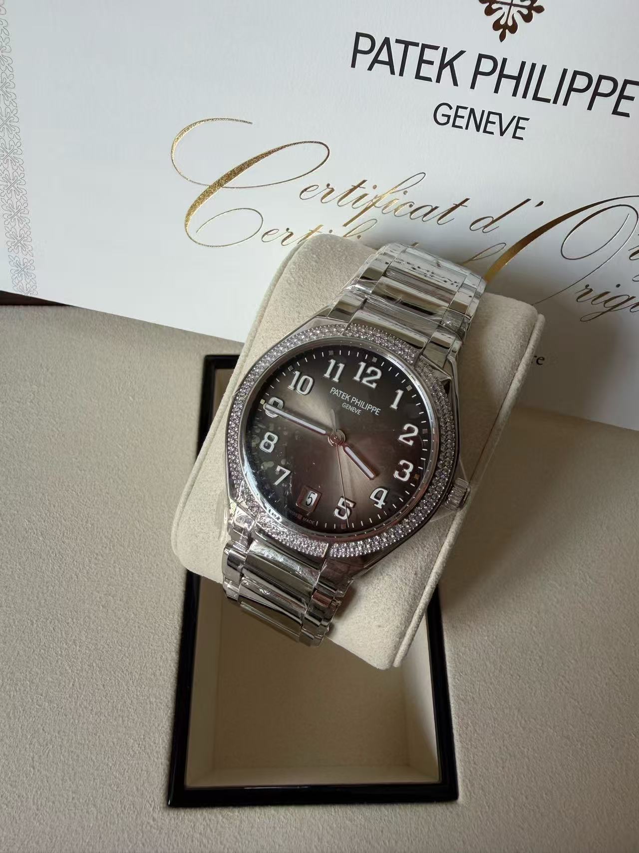 Patek Philippe 7300 / 1200A-010