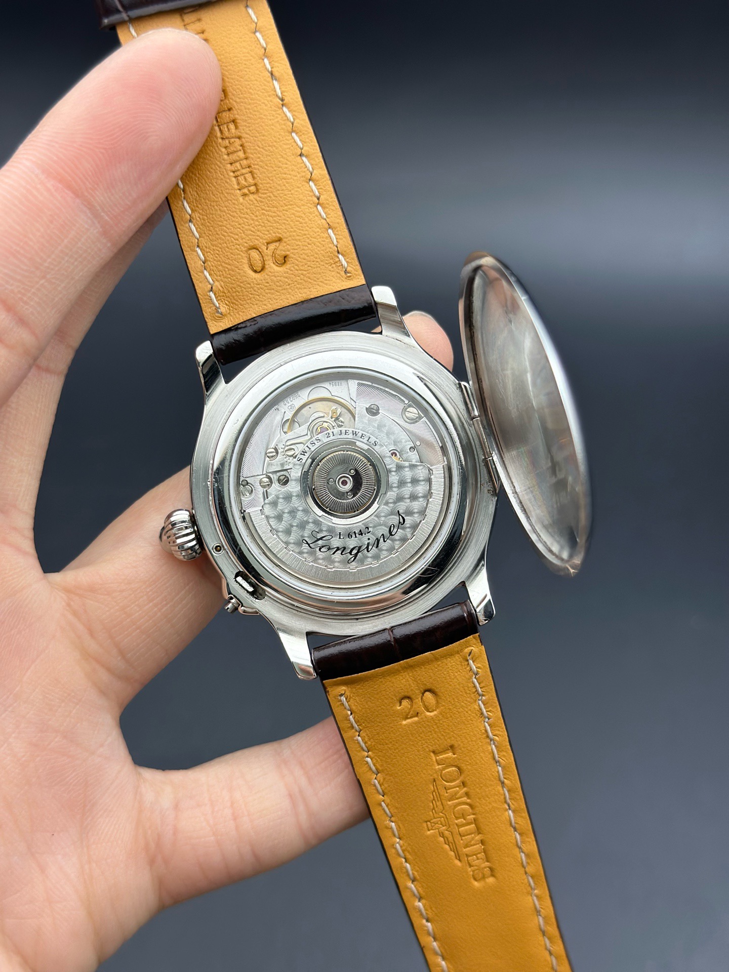 Longines L2.601.4.11.2 detail 6