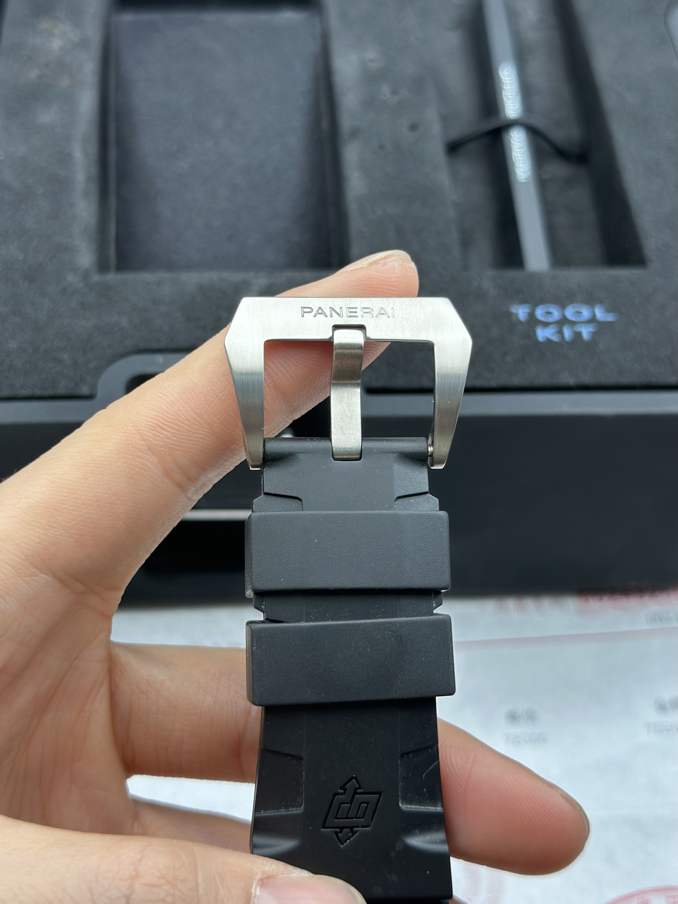 Panerai PAM01305 detail 4
