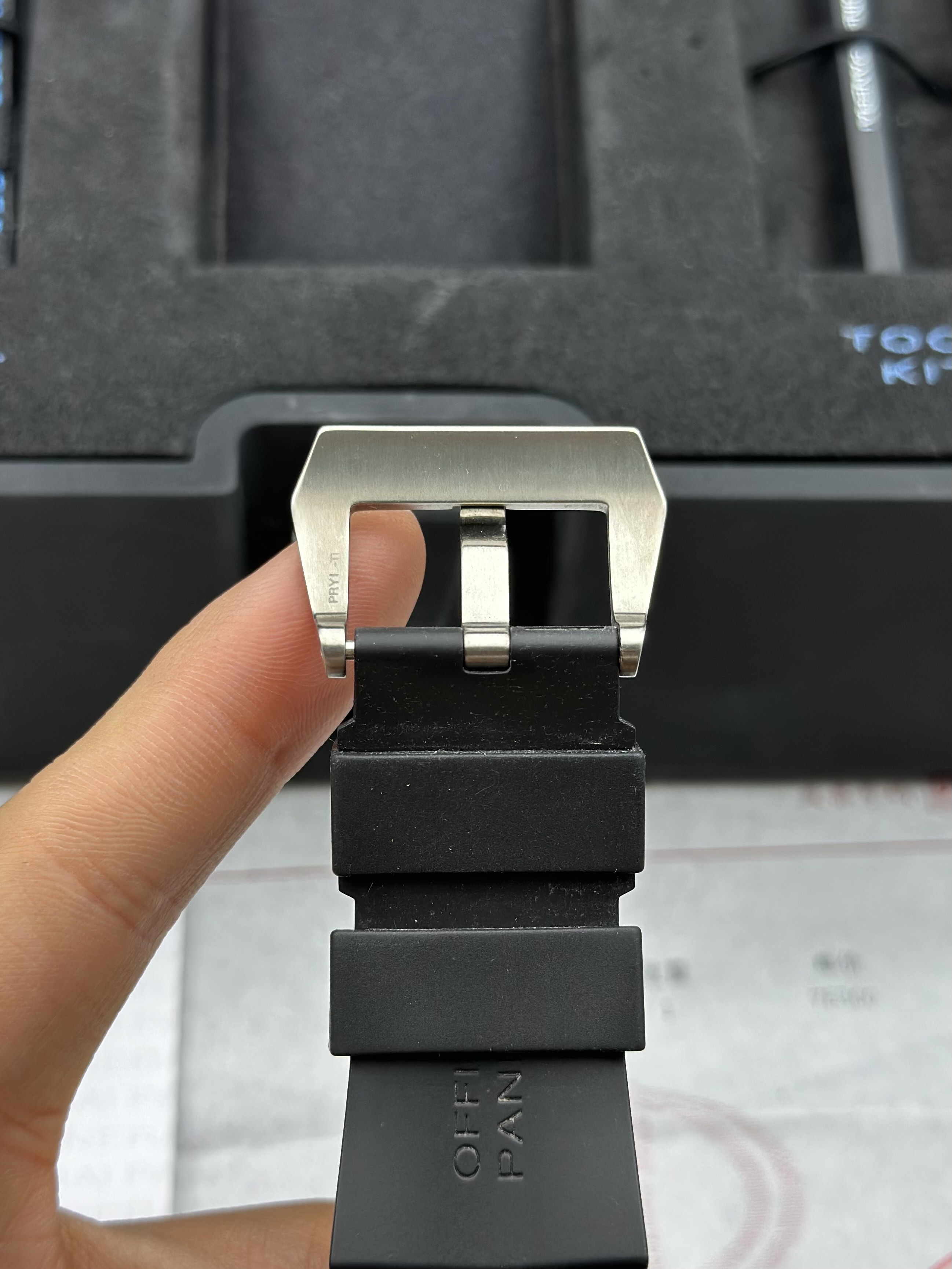 Panerai PAM01305 detail 5