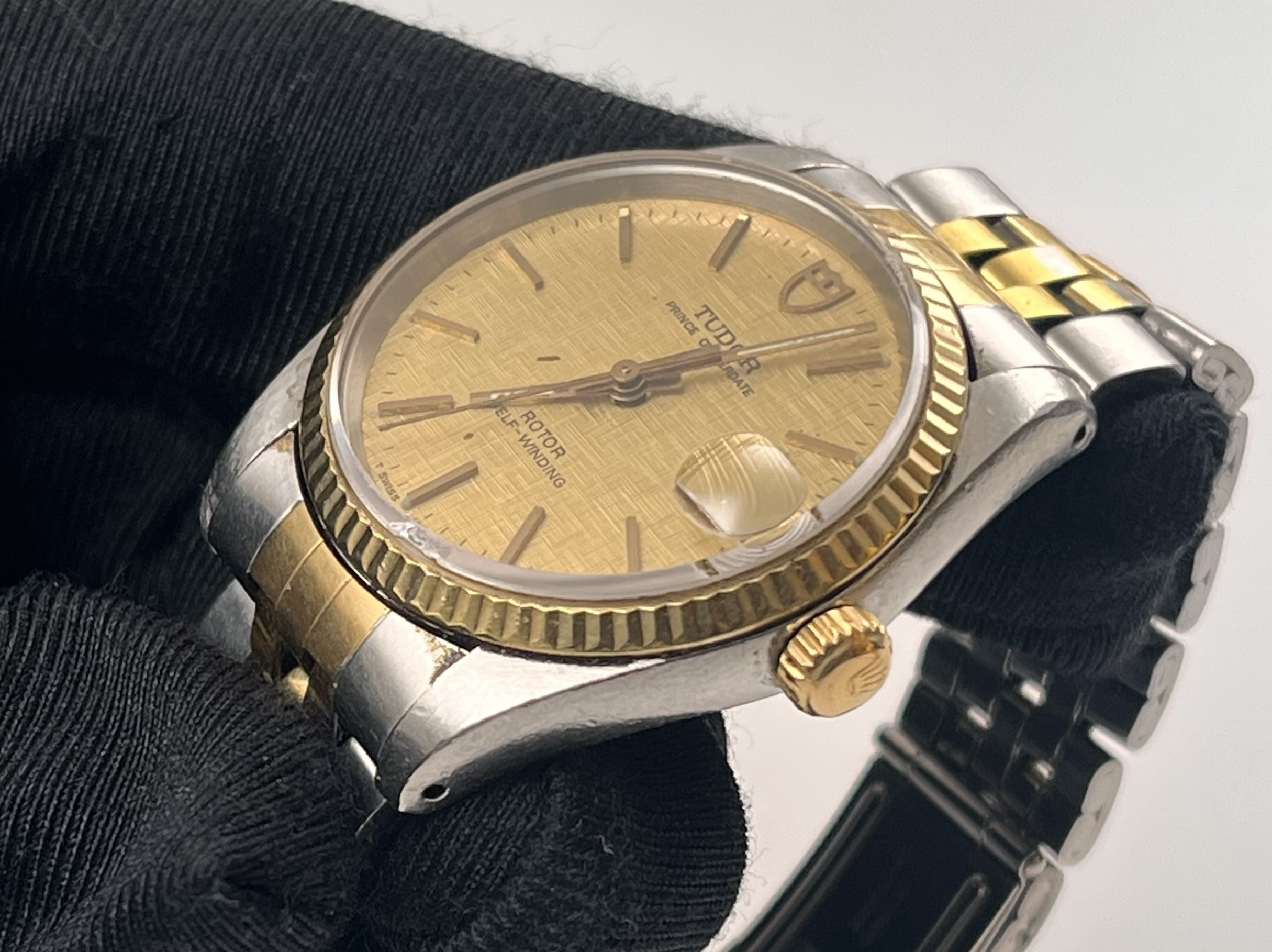Tudor 72033 detail 2