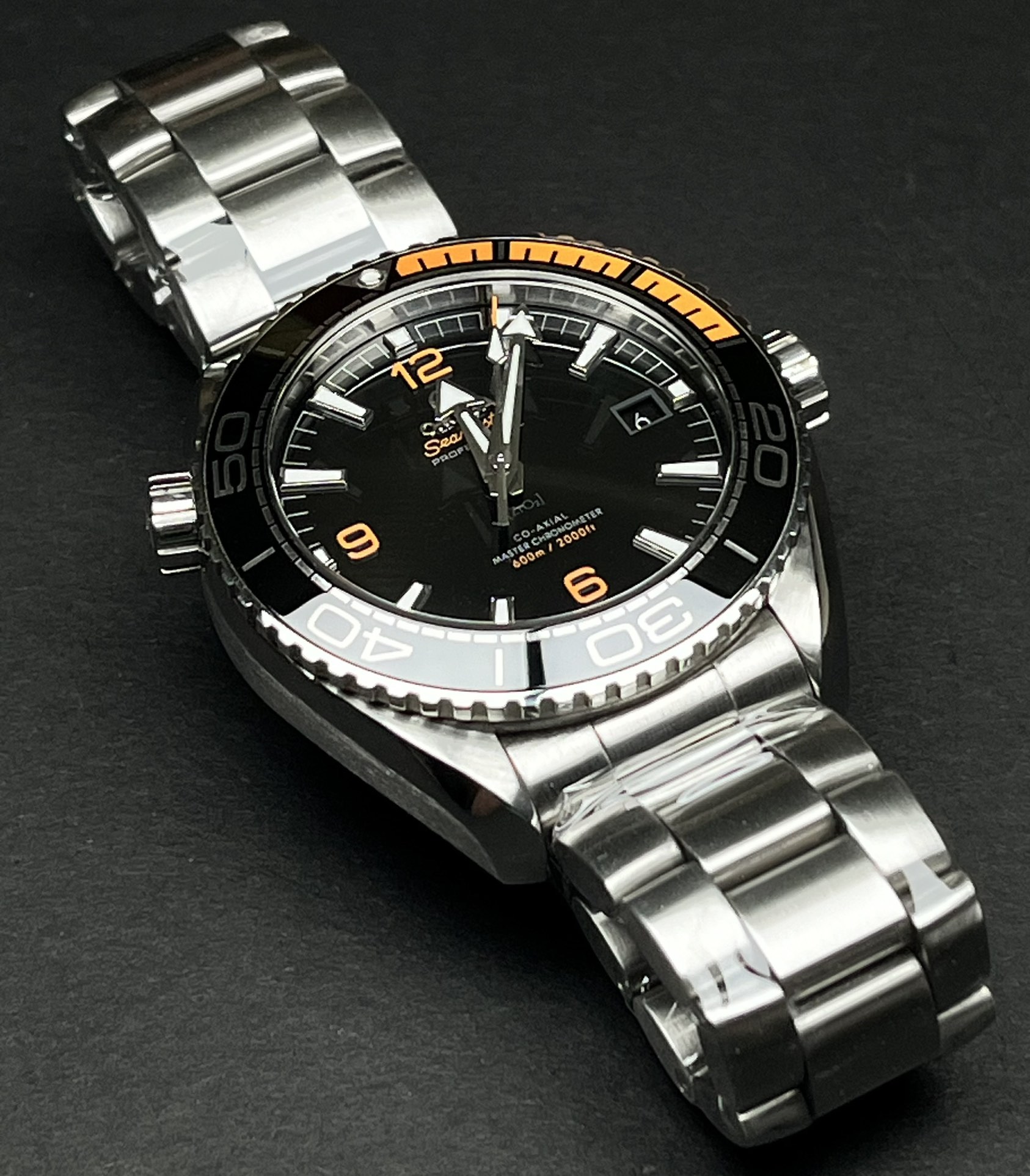 Omega 215.30.44.21.01.002 detail 1