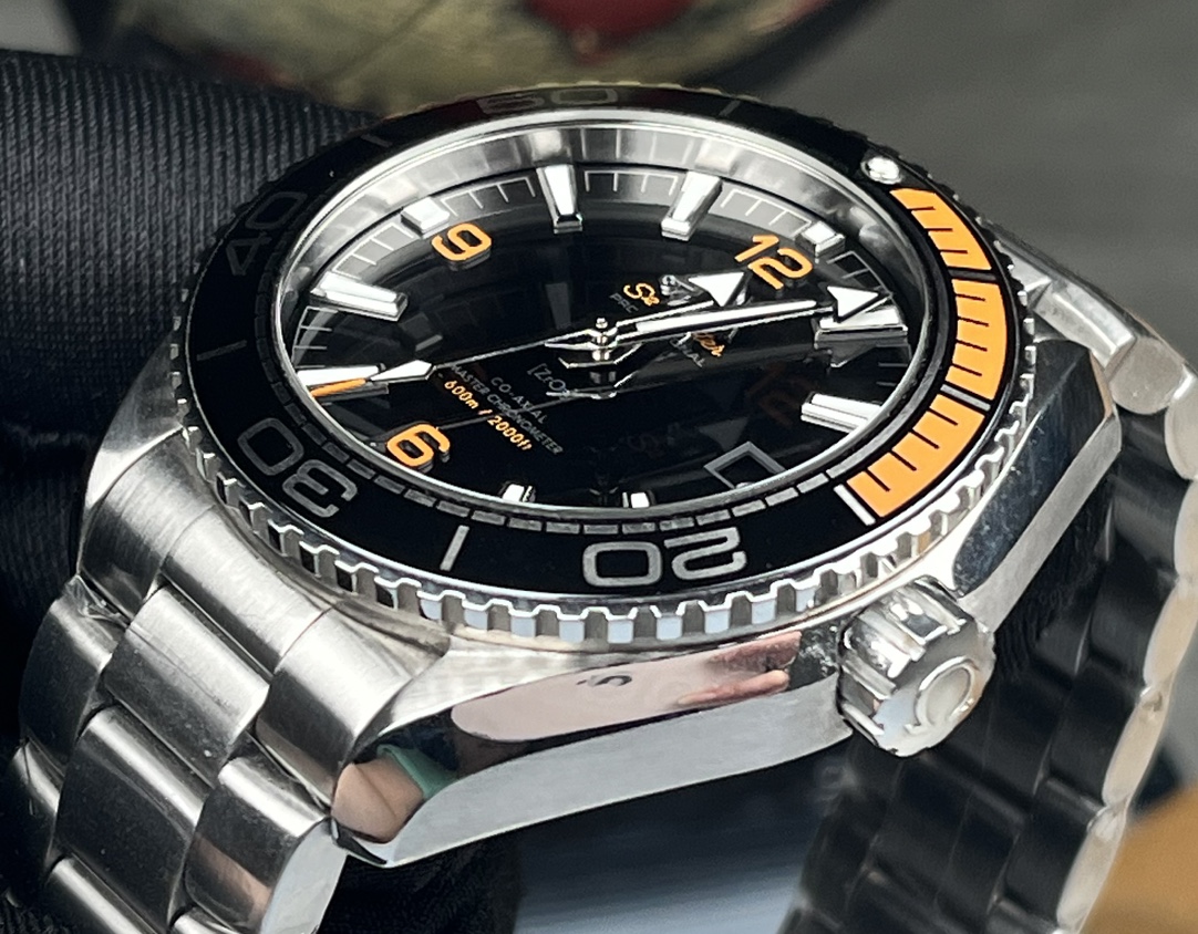 Omega 215.30.44.21.01.002 detail 2