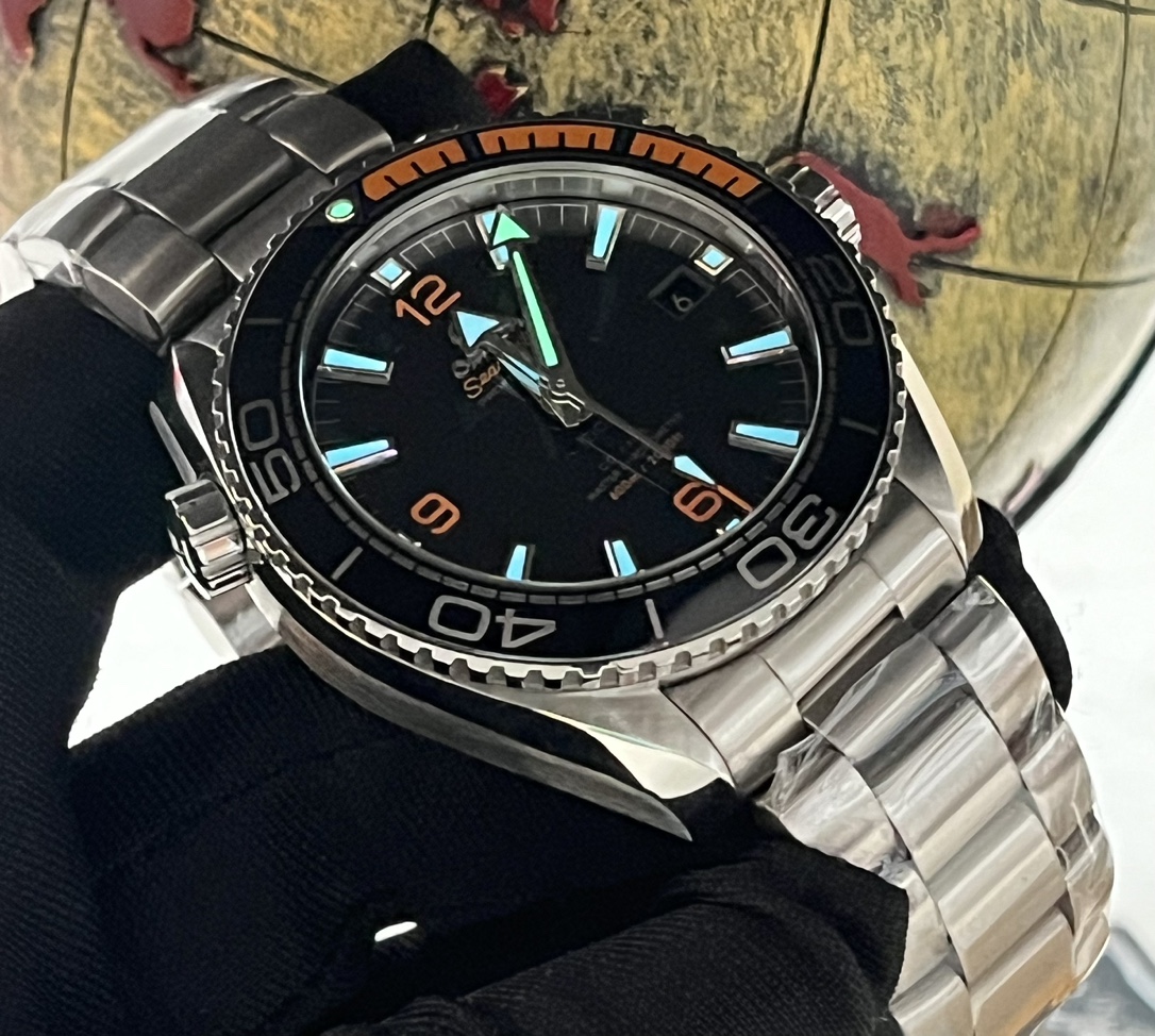 Omega 215.30.44.21.01.002 detail 5