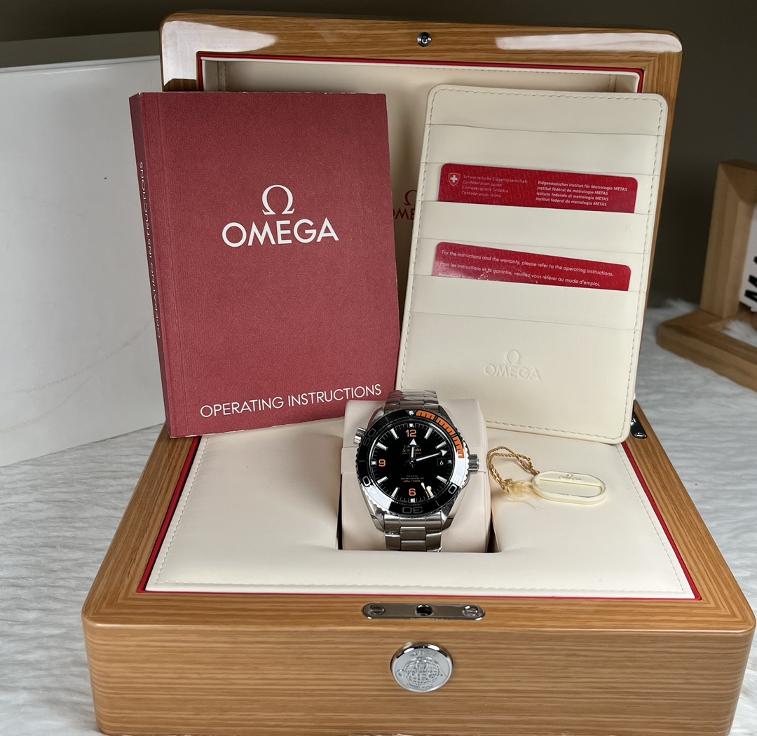 Omega 215.30.44.21.01.002 detail 6