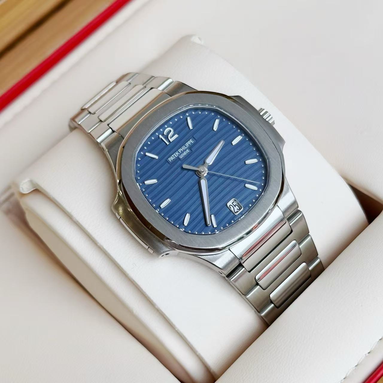 Patek Philippe 7118 / 1A-001 detail 1