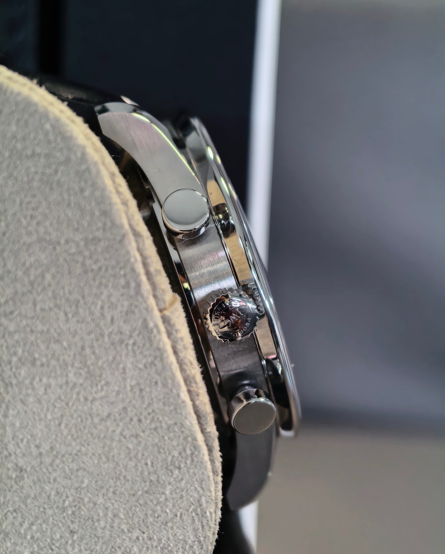 Omega IW371447 detail 1