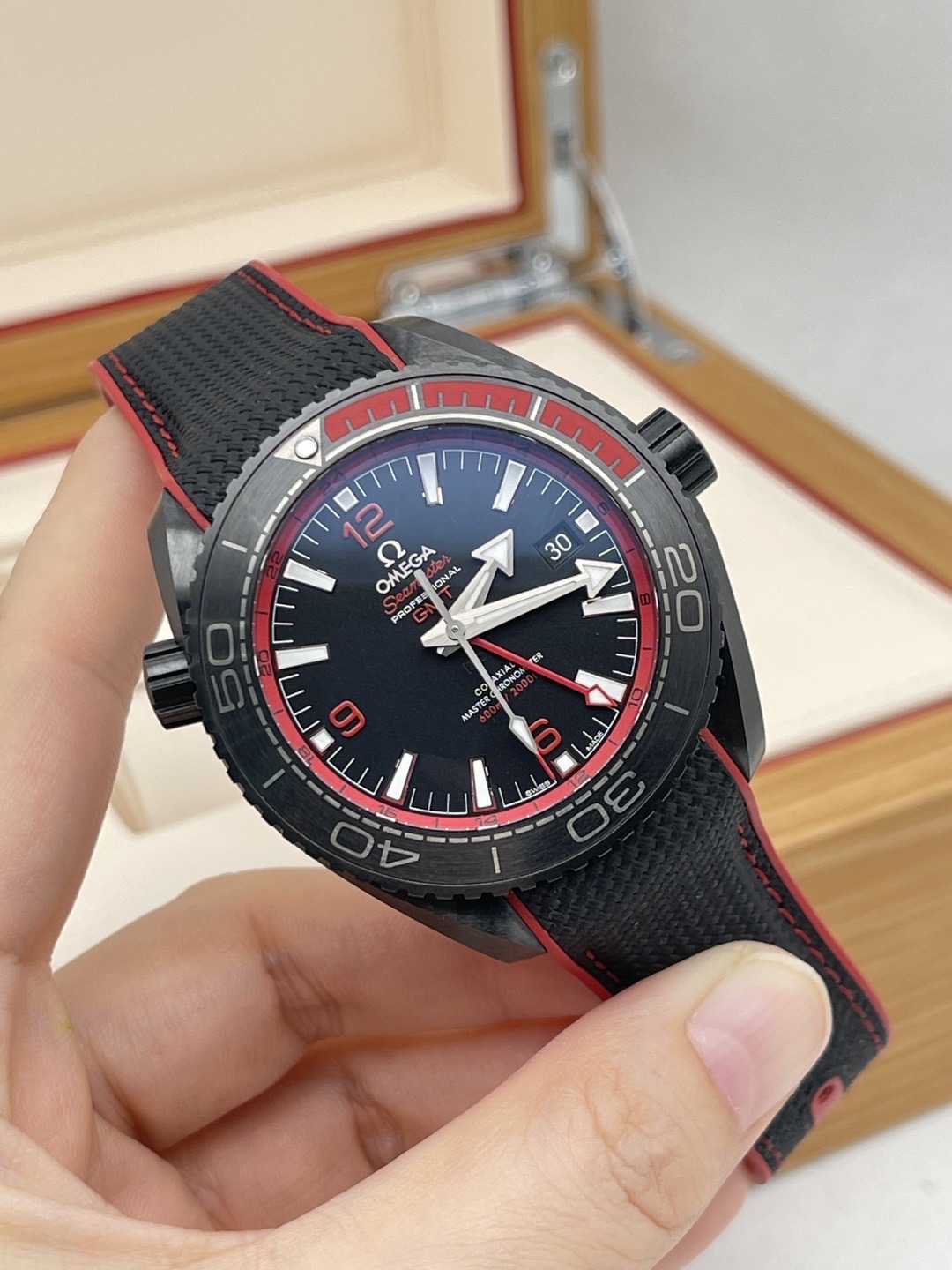 Omega 215.92.46.22.01.003 detail 2