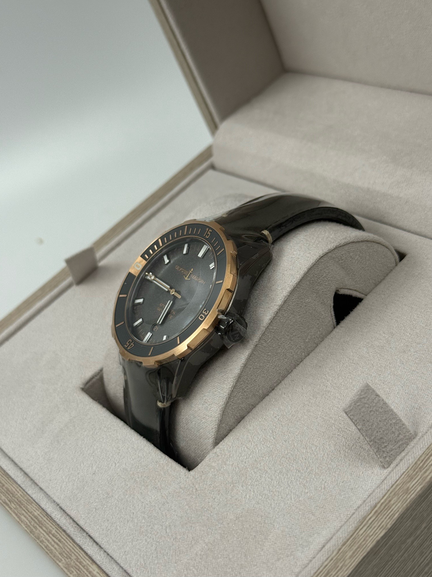 Ulysse Nardin 8163-175 / GREY-5N detail 2