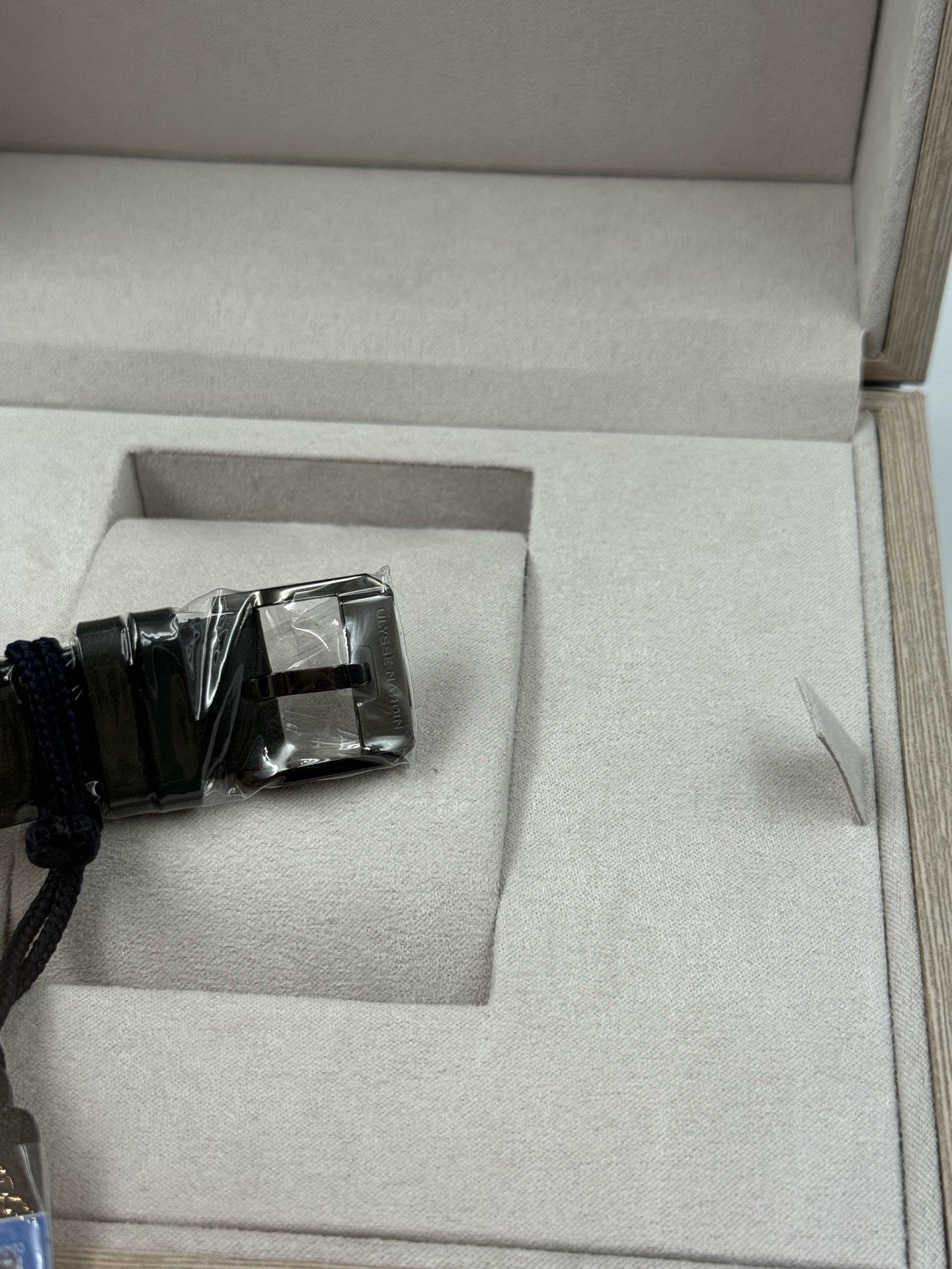 Ulysse Nardin 8163-175 / GREY-5N detail 4