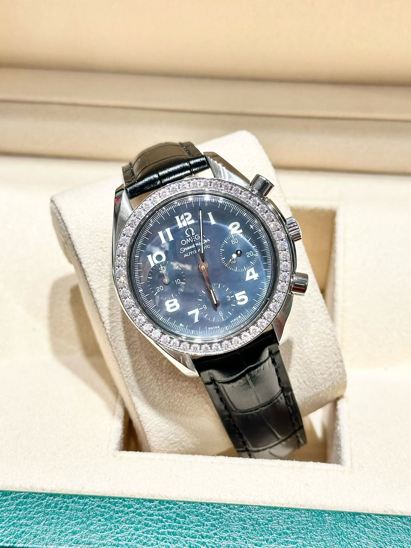 Omega 3815.73.31 detail 1