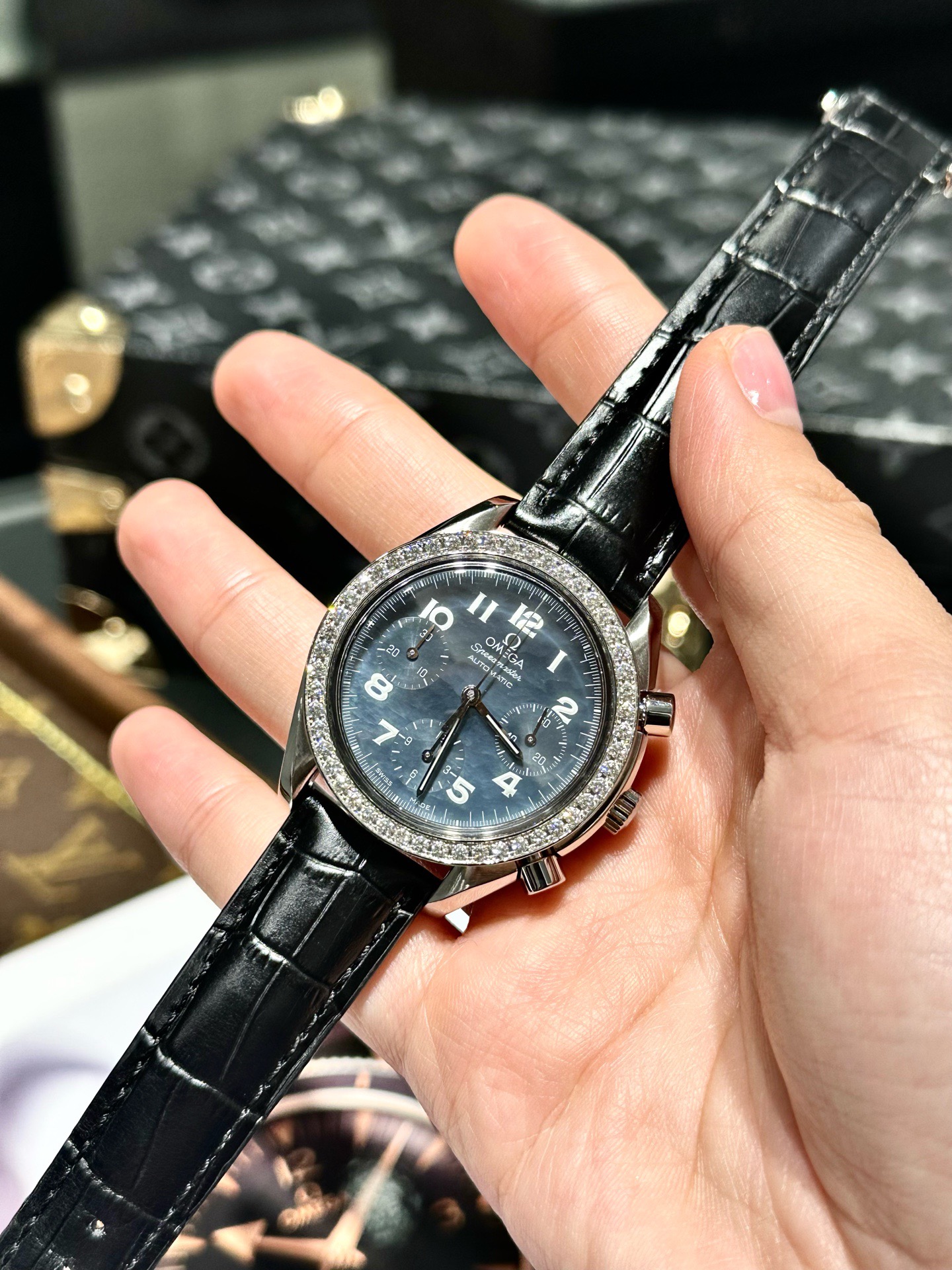 Omega 3815.73.31 detail 2