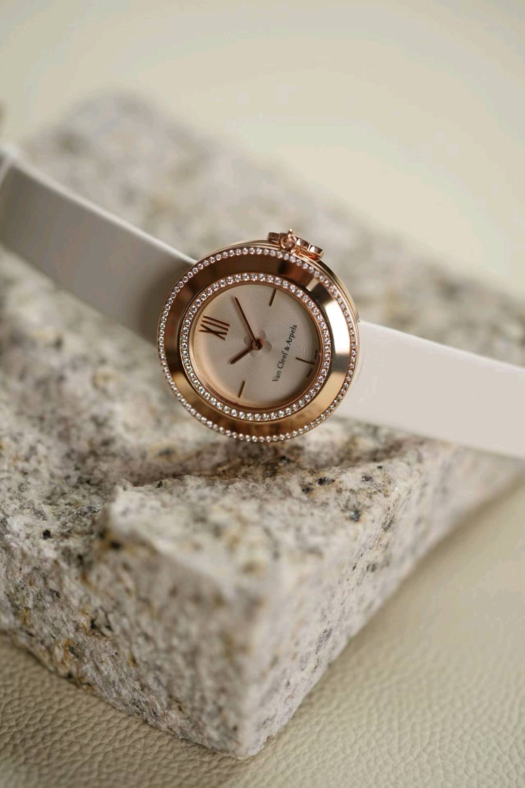 Van Cleef & Arpels VCARM95000 detail 6