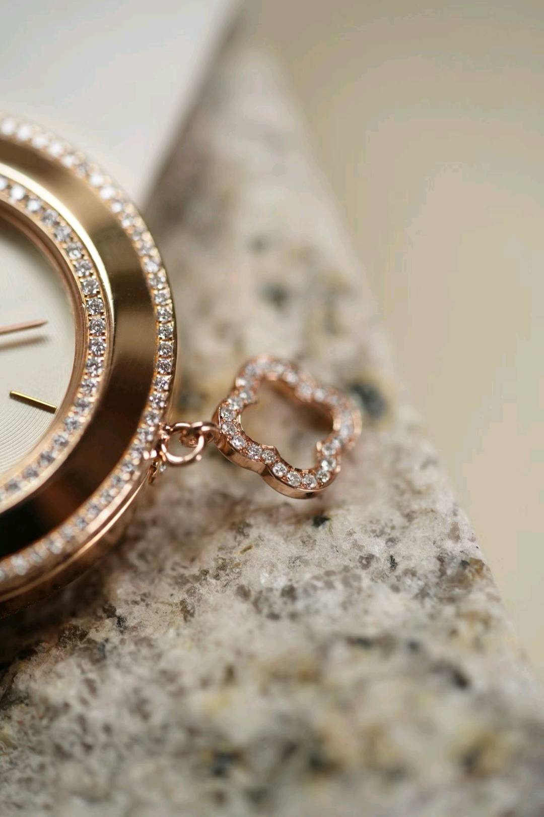Van Cleef & Arpels VCARM95000 detail 4