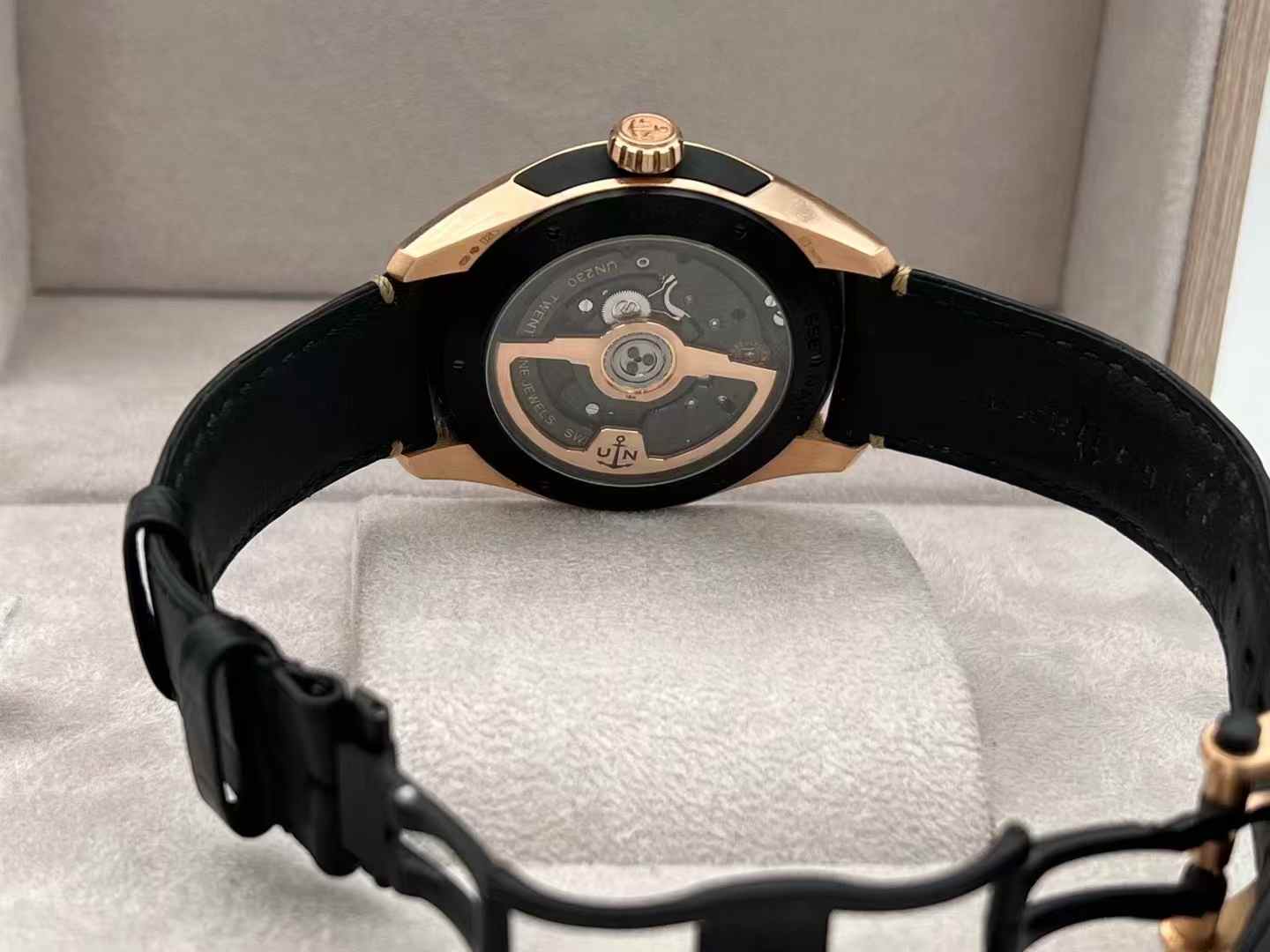 Ulysse Nardin 2305-270 / 02 detail 1