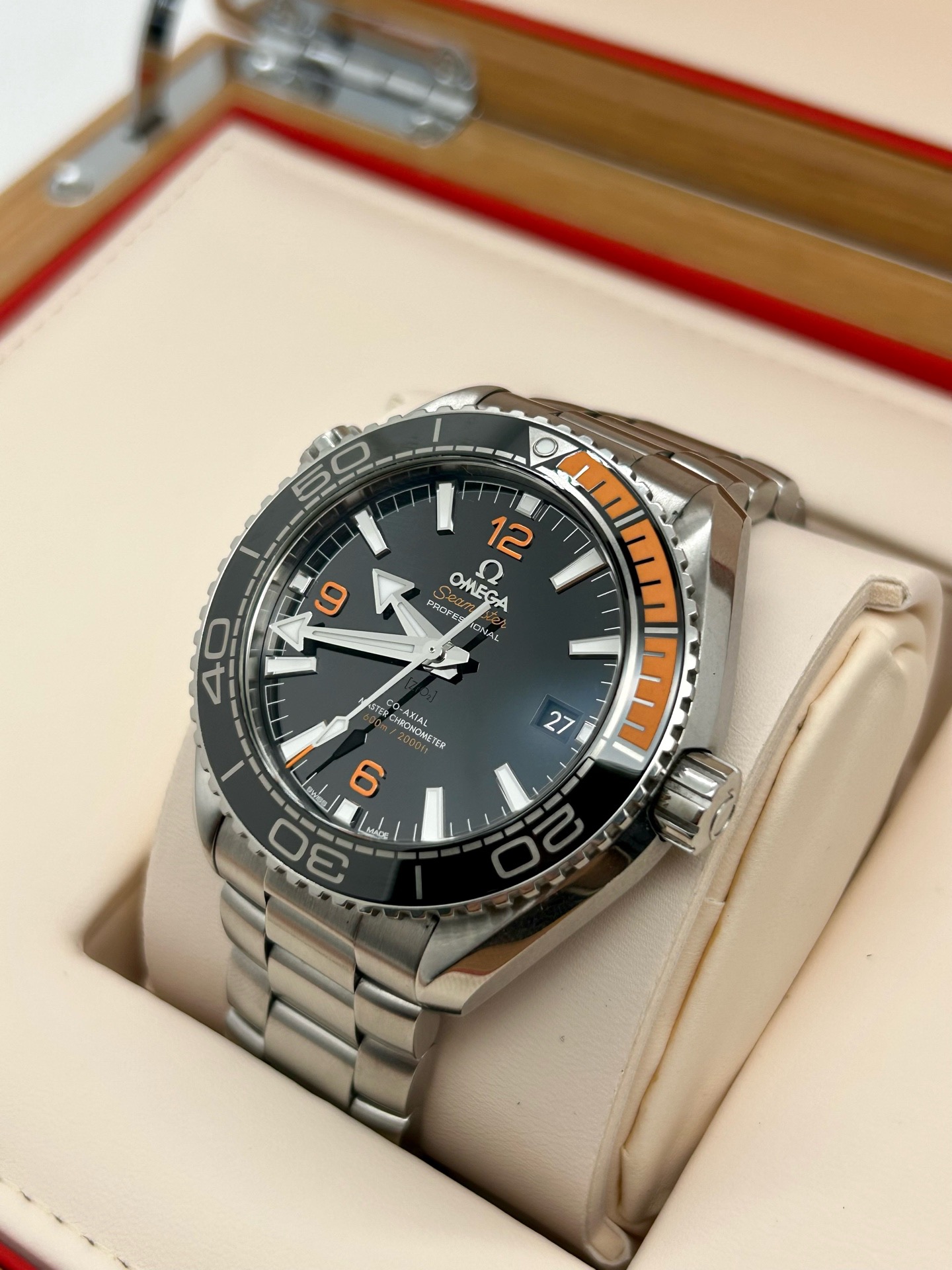 Omega 215.30.44.21.01.002 detail 2