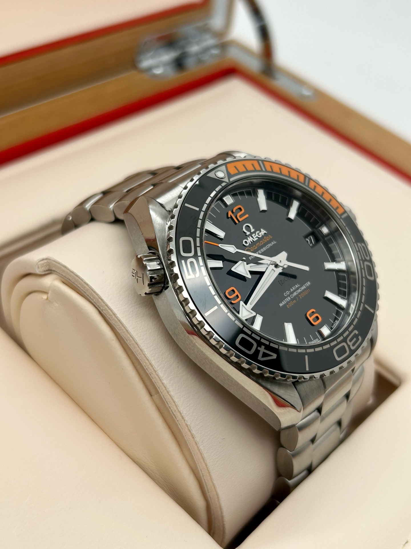 Omega 215.30.44.21.01.002 detail 3