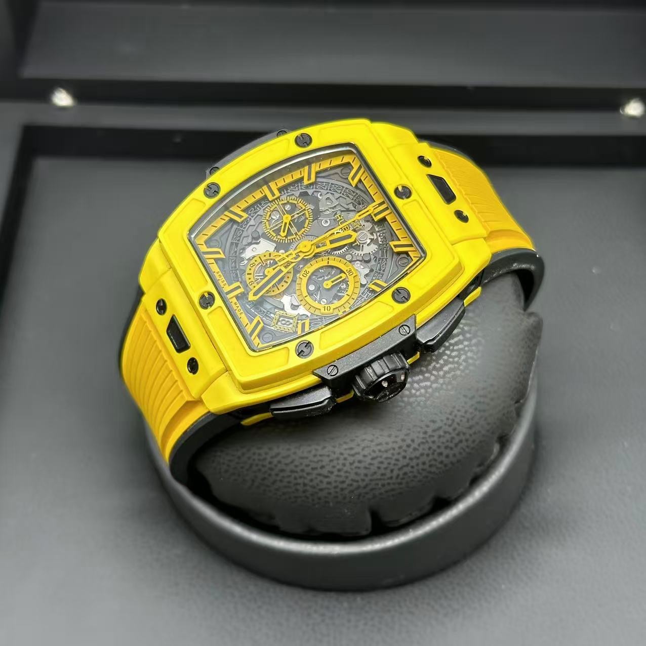Hublot 642.CY.011Y.RX detail 1