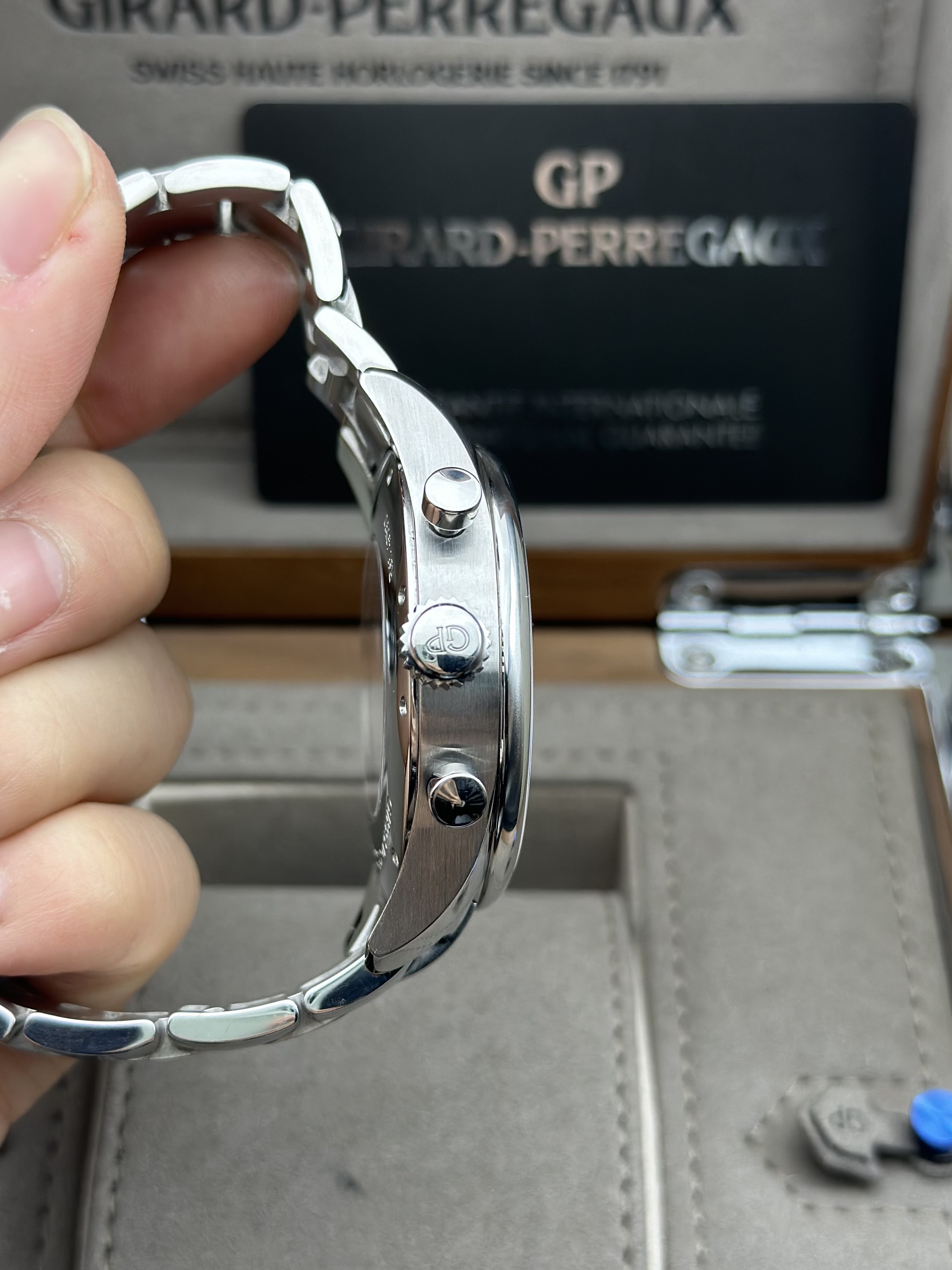 Girard Perregaux 49590-11-111-11A detail 3