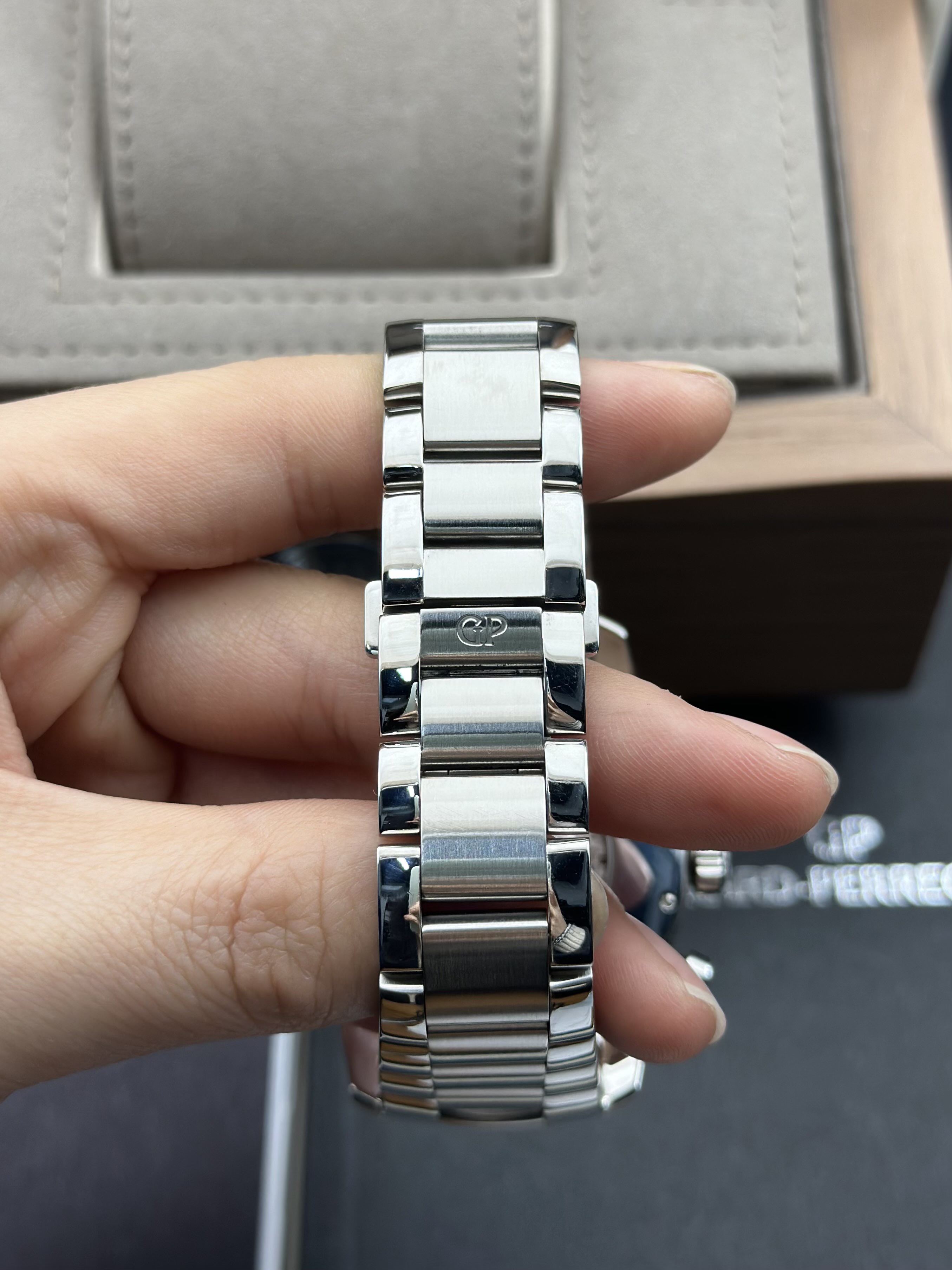 Girard Perregaux 49590-11-111-11A detail 4