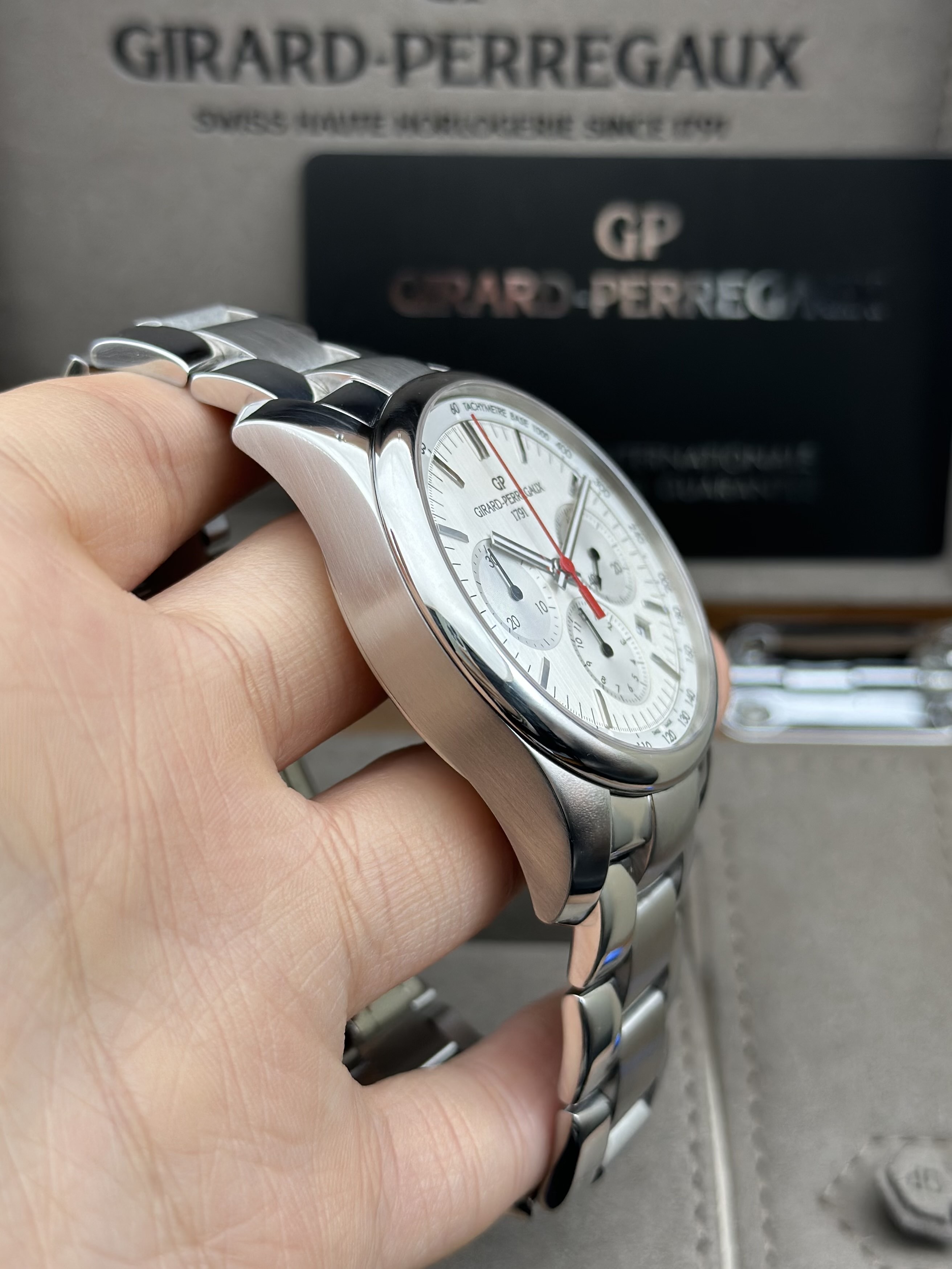 Girard Perregaux 49590-11-111-11A detail 2