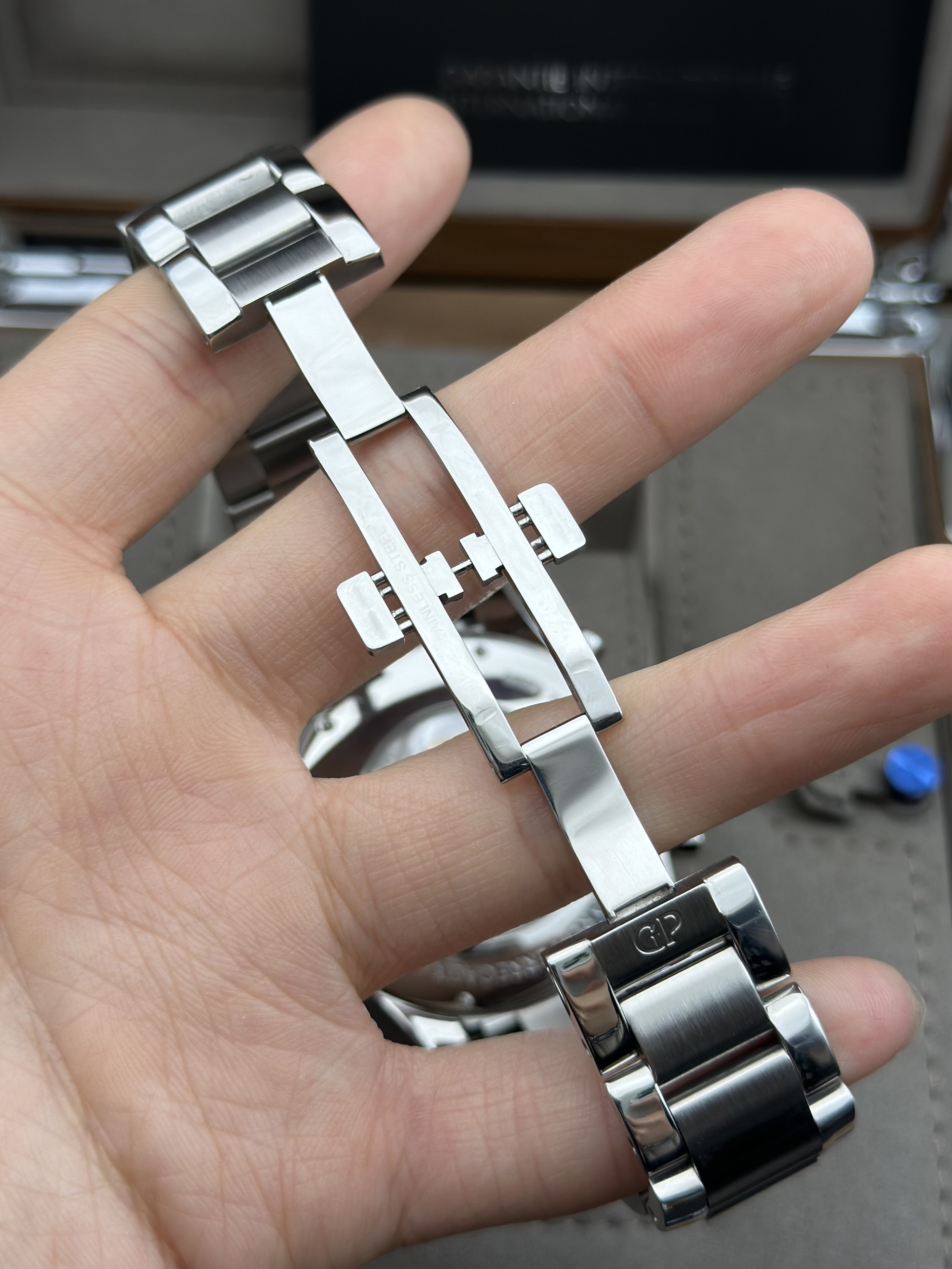 Girard Perregaux 49590-11-111-11A detail 5