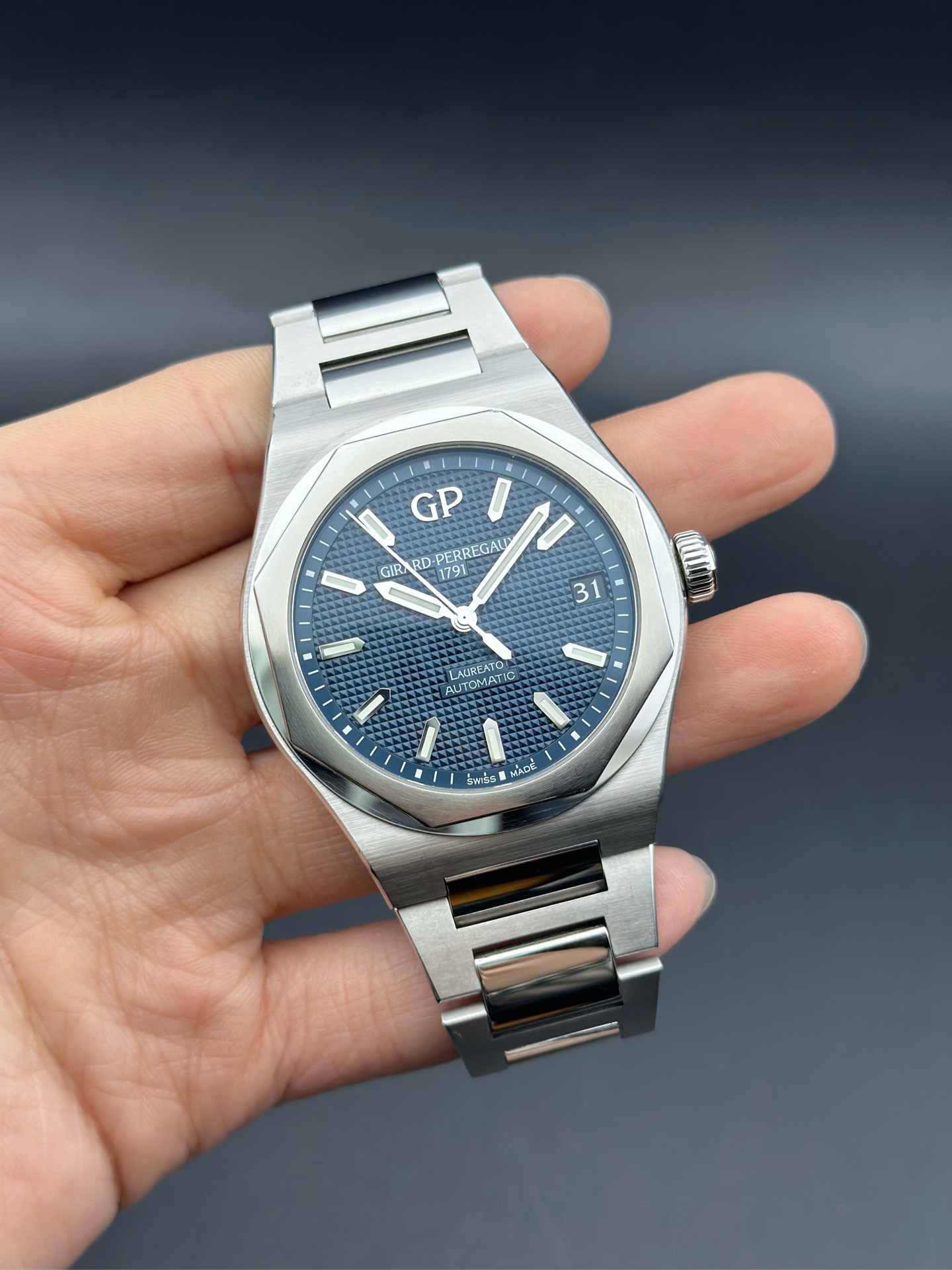 Girard Perregaux 81010-11-431-11A detail 7