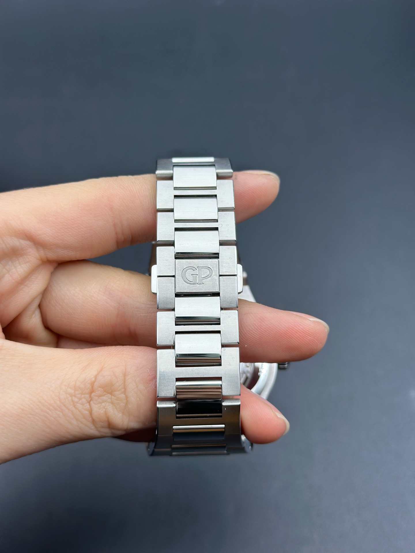 Girard Perregaux 81010-11-431-11A detail 4