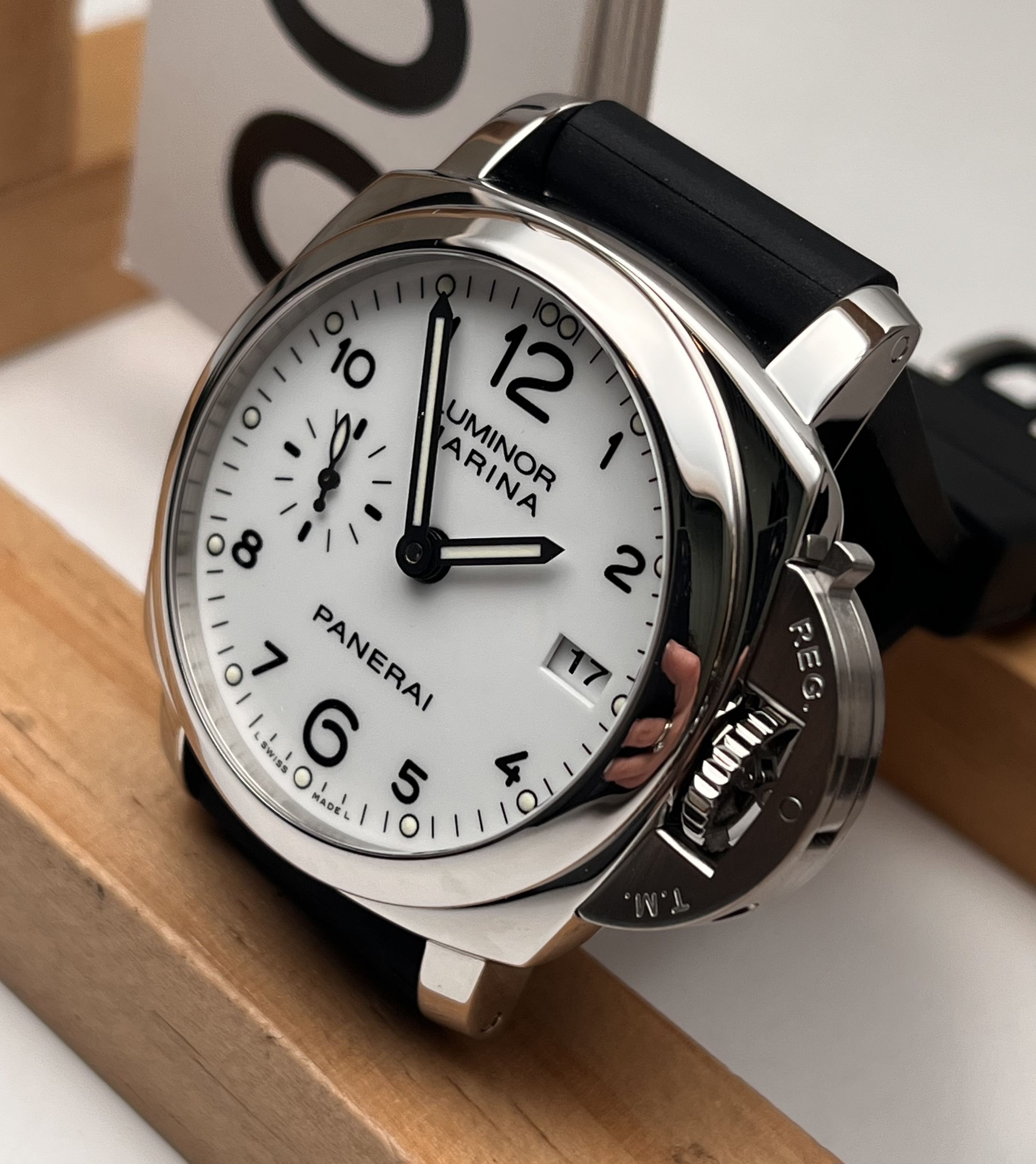 Panerai PAM00523 detail 3