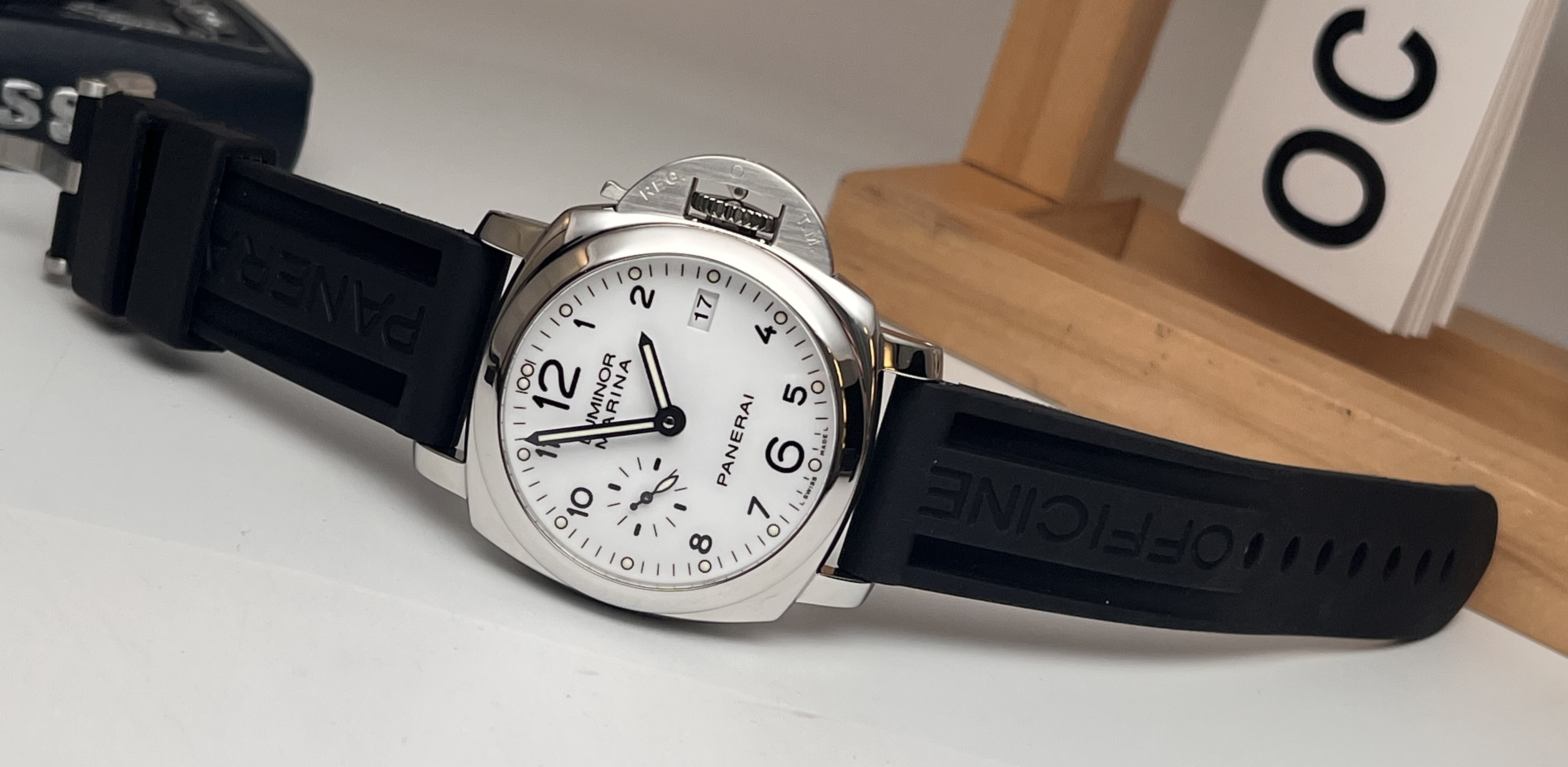 Panerai PAM00523 detail 6