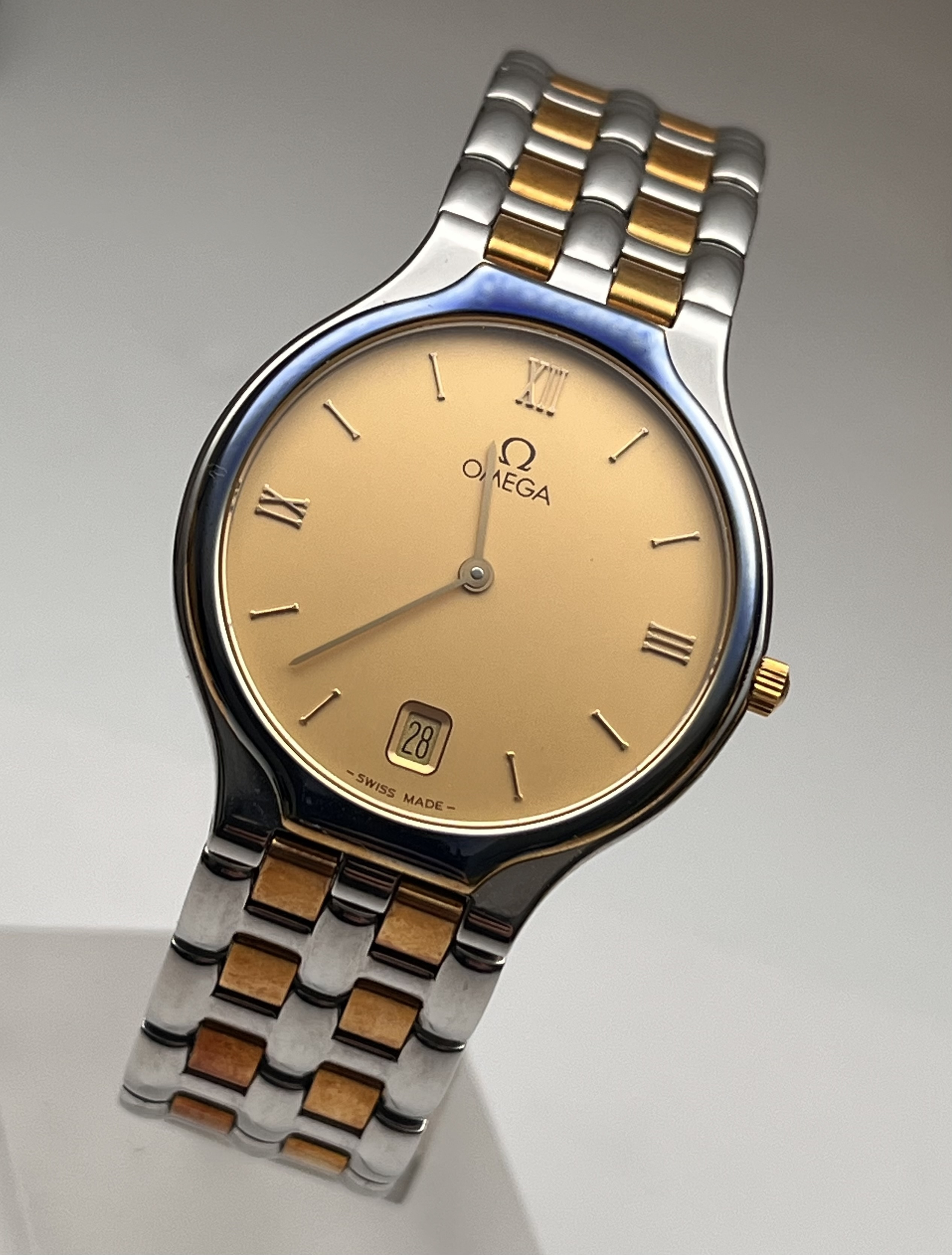 Omega 42301300 detail 1