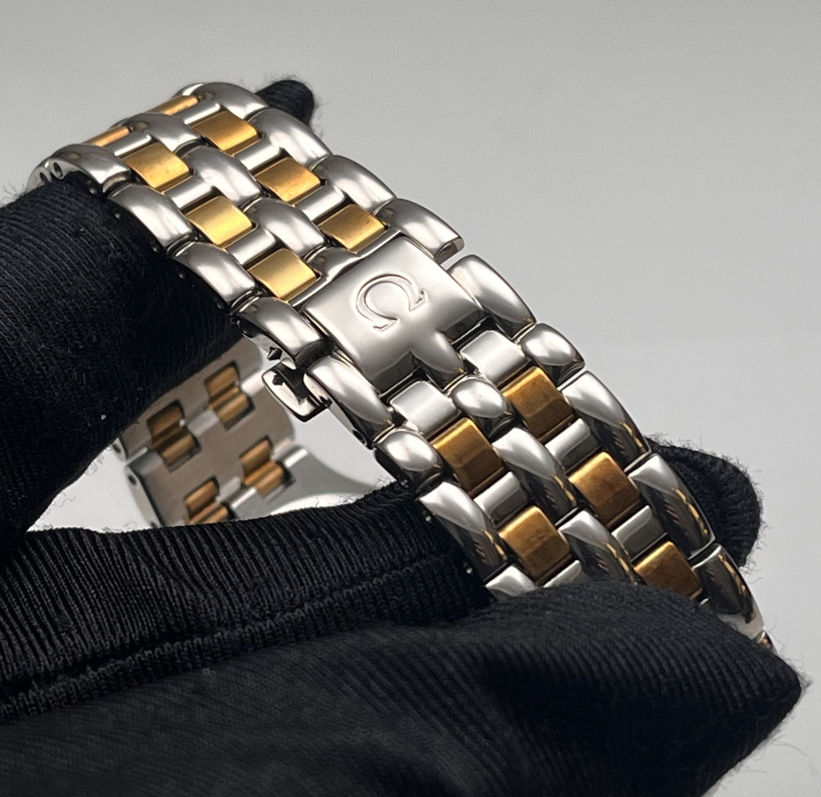 Omega 42301300 detail 8