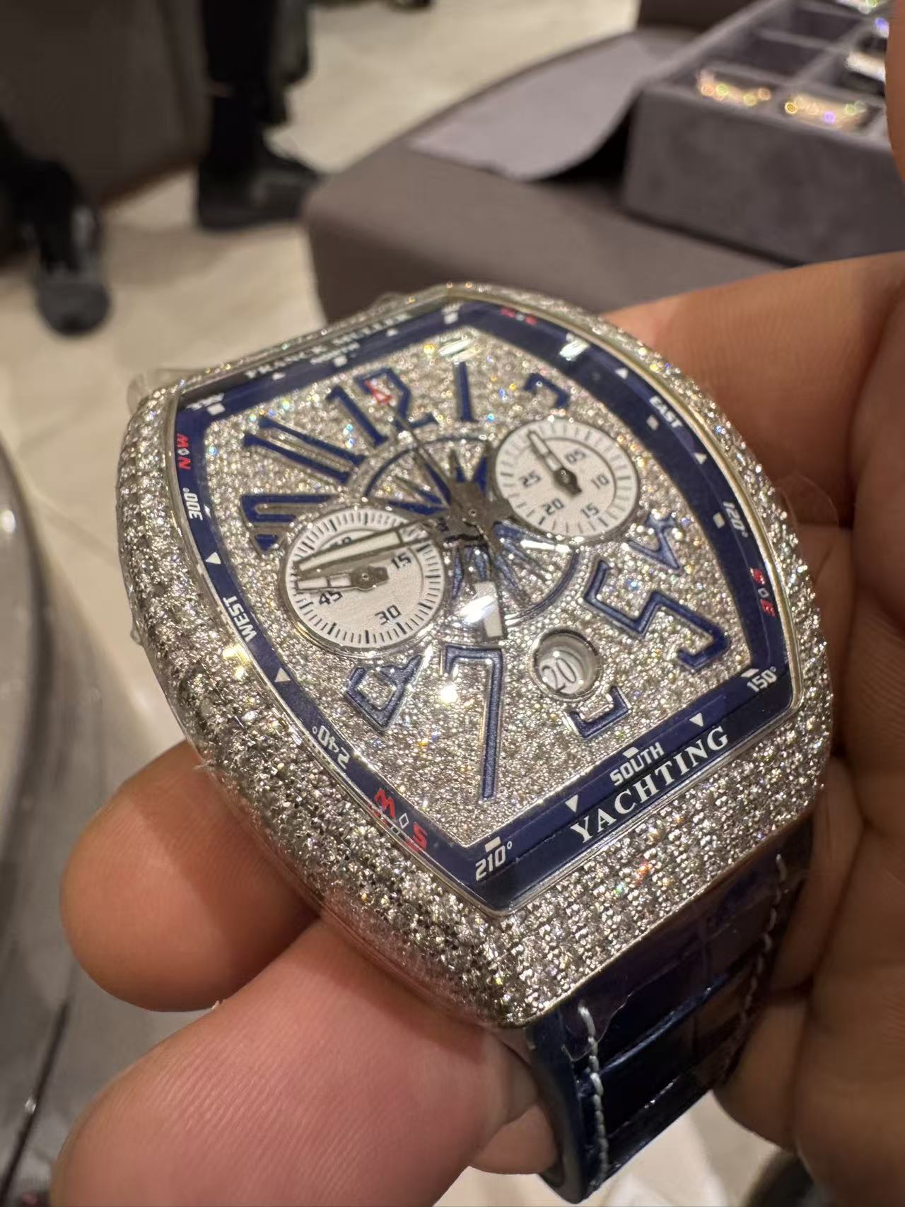 Franck Muller V 45 CC DT YACHTING D CD OG BLWG detail 1