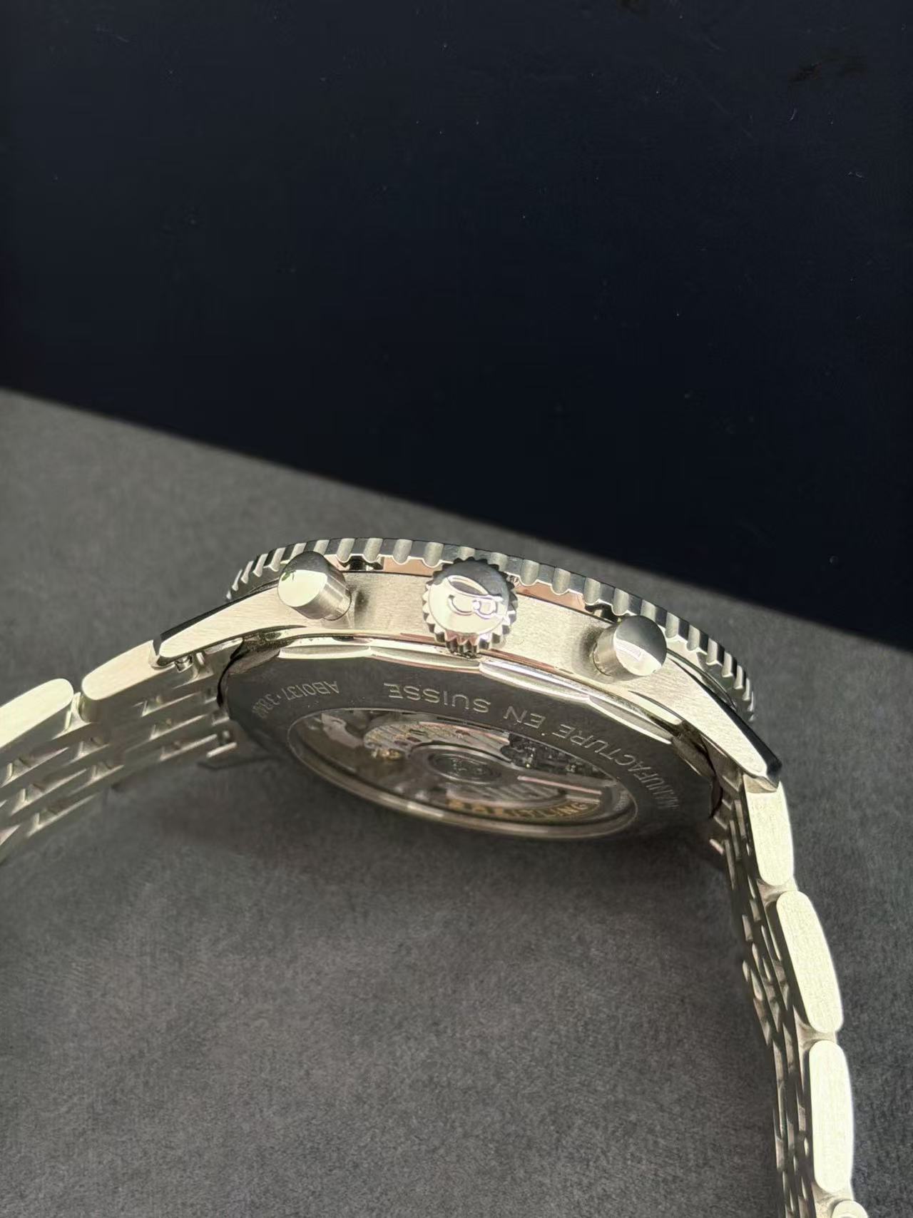 Breitling AB0137211C1A1 detail 5