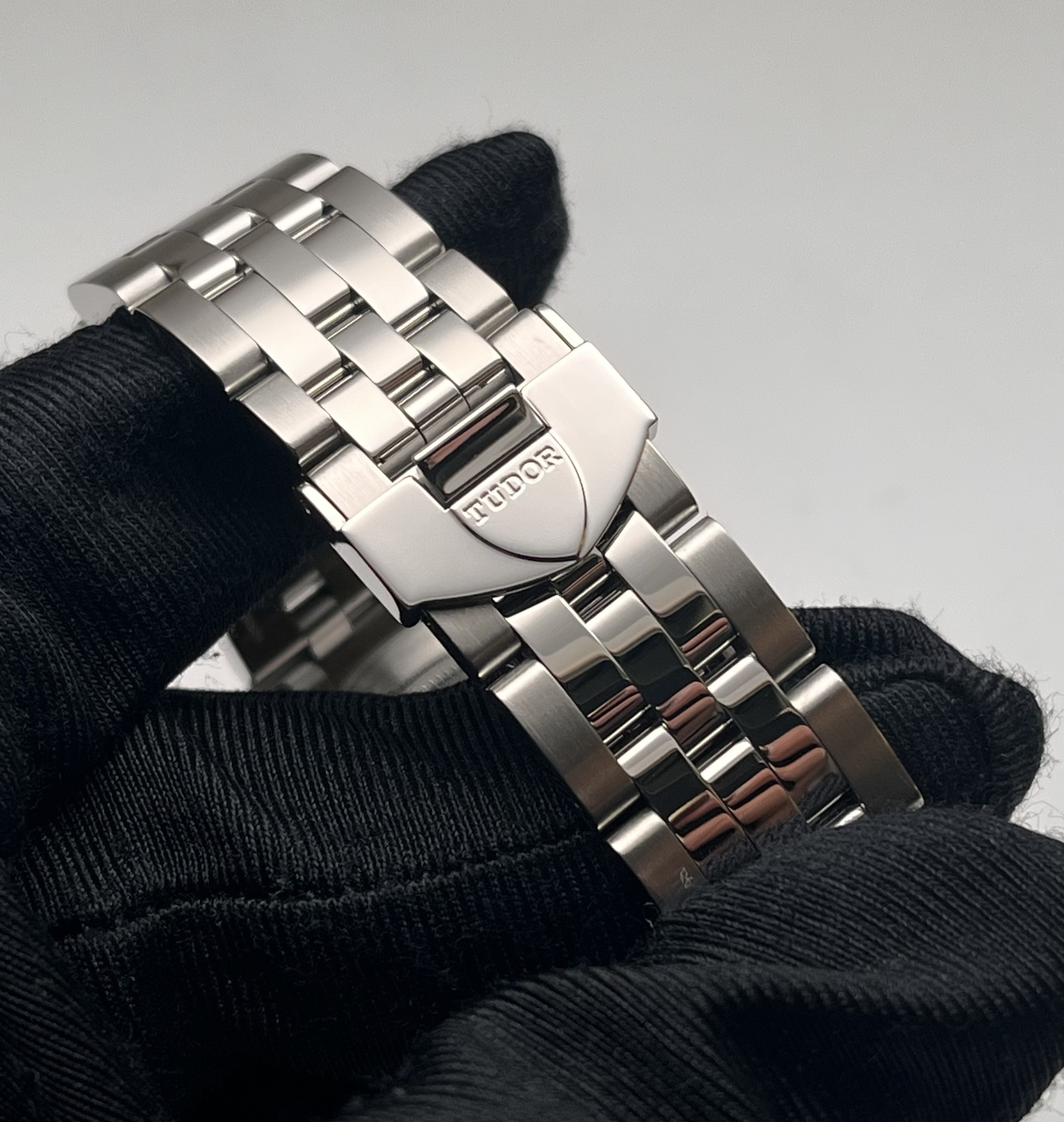 Tudor M55020-0003 detail 3